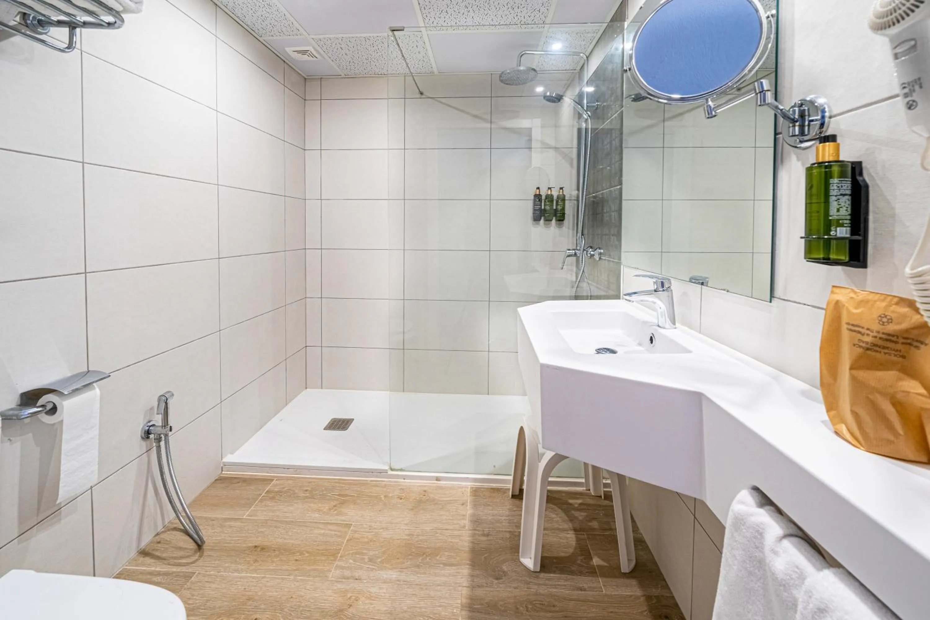 Shower in Seramar Hotel Comodoro Playa