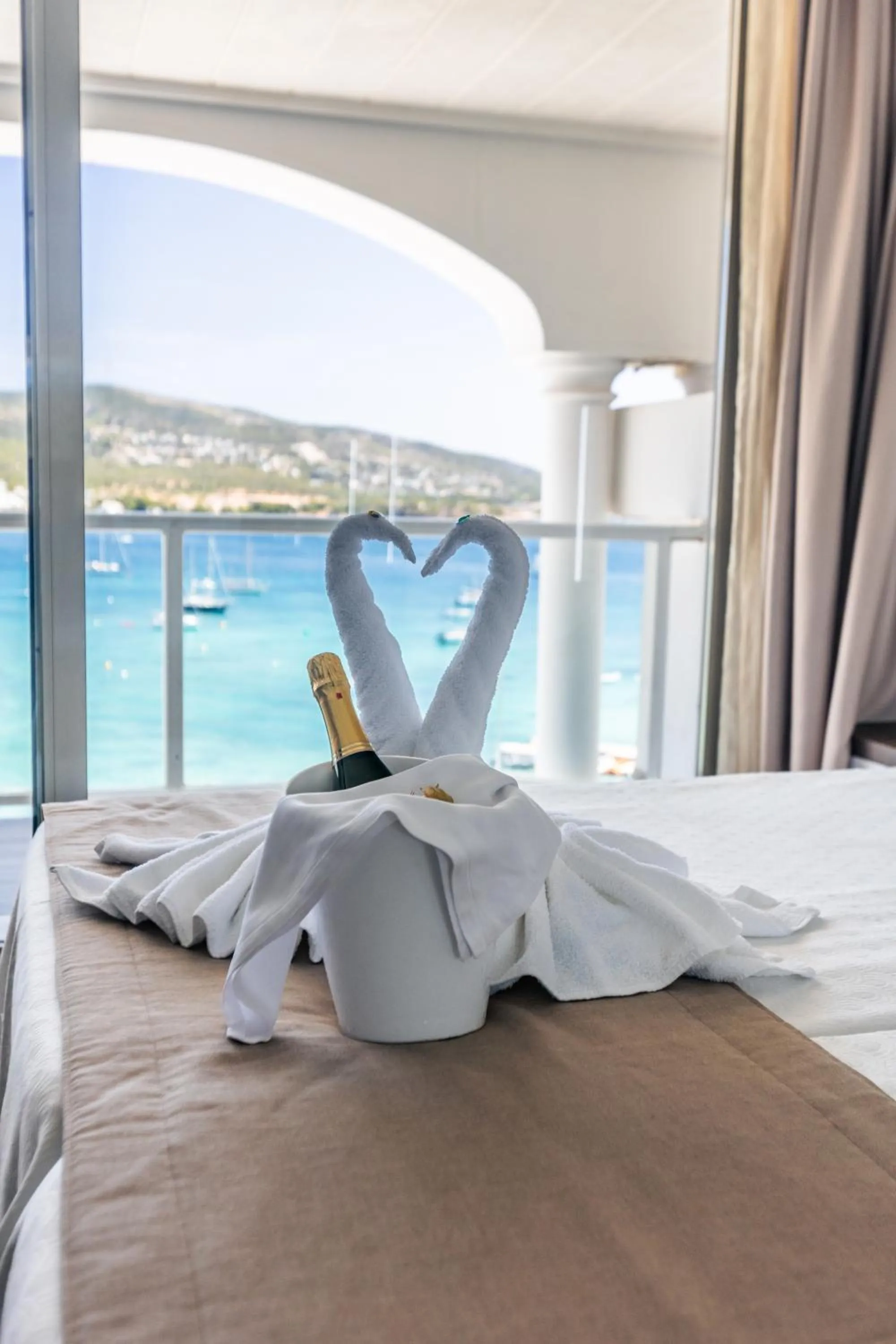 Sea view, Bed in Seramar Hotel Comodoro Playa