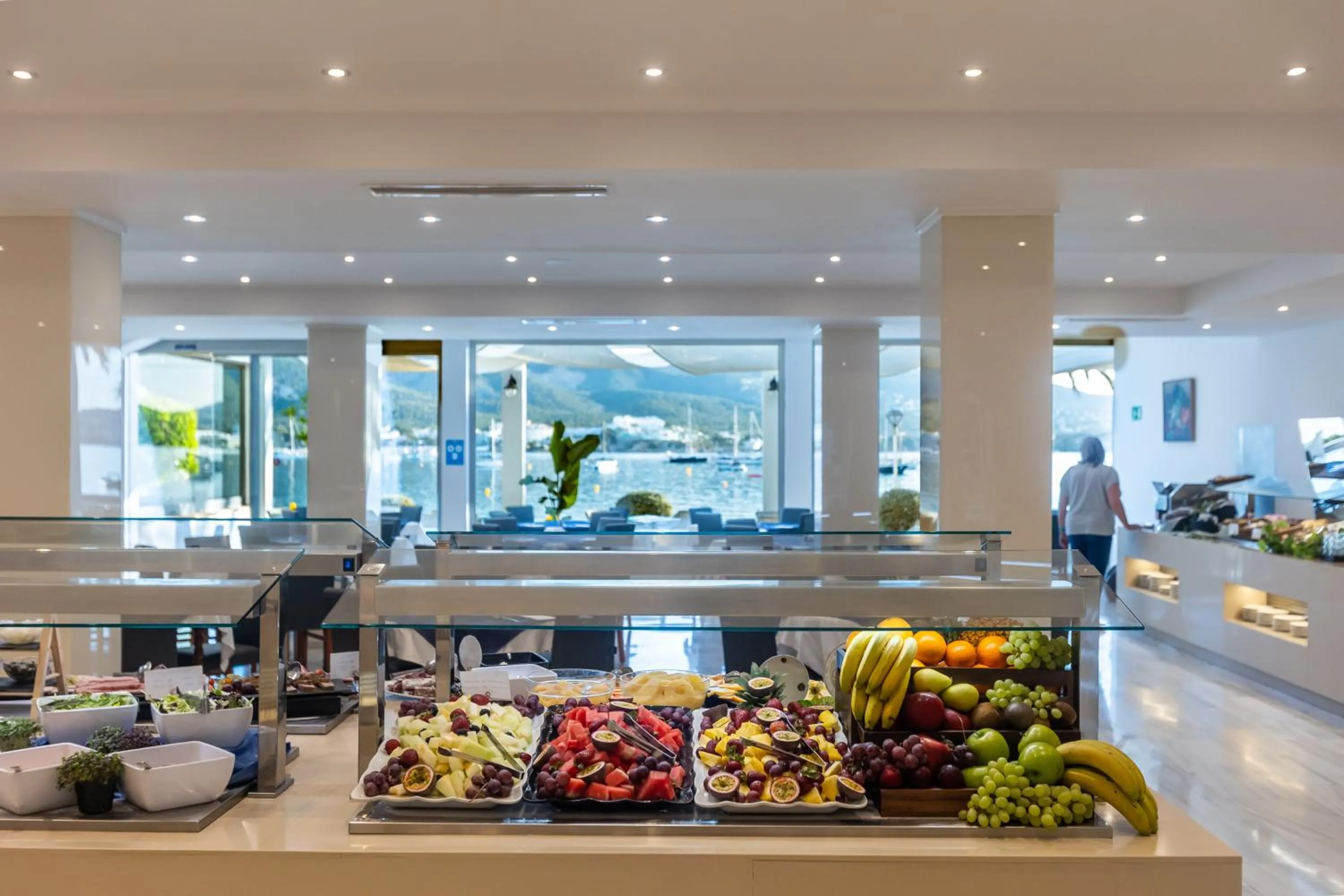 Restaurant/places to eat in Seramar Hotel Comodoro Playa