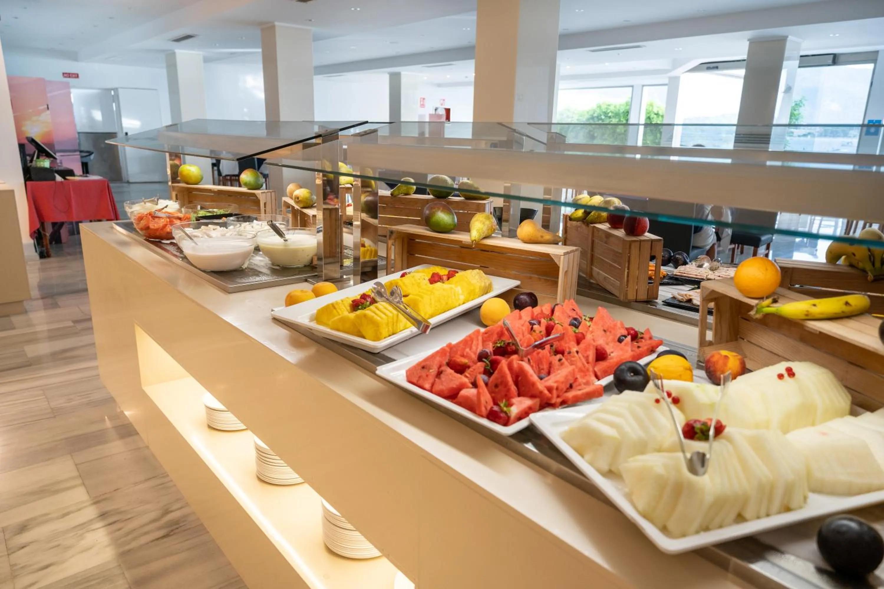 Restaurant/places to eat in Seramar Hotel Comodoro Playa