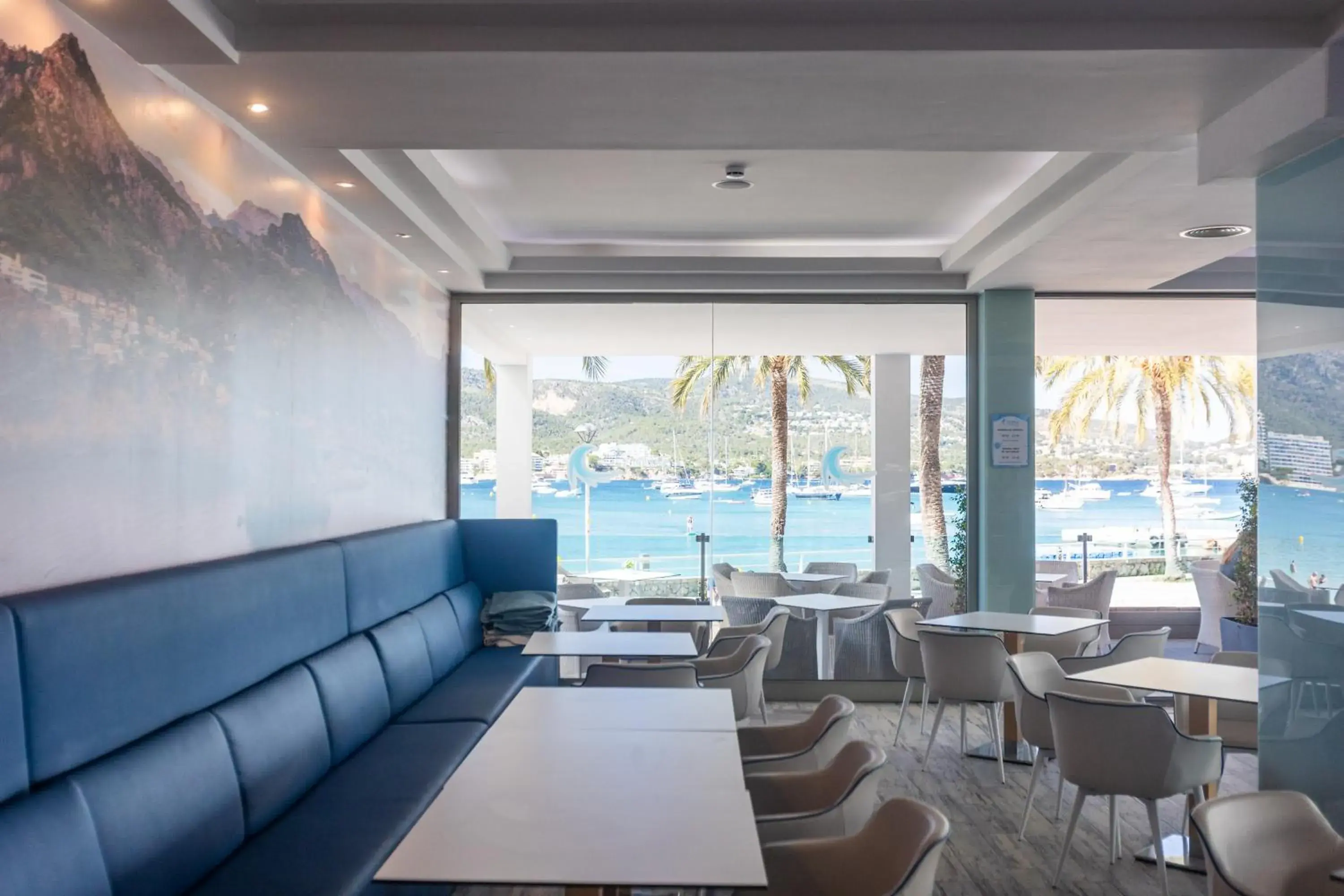 Lounge or bar in Seramar Hotel Comodoro Playa Lounge or bar in Seramar Hotel Comodoro Playa