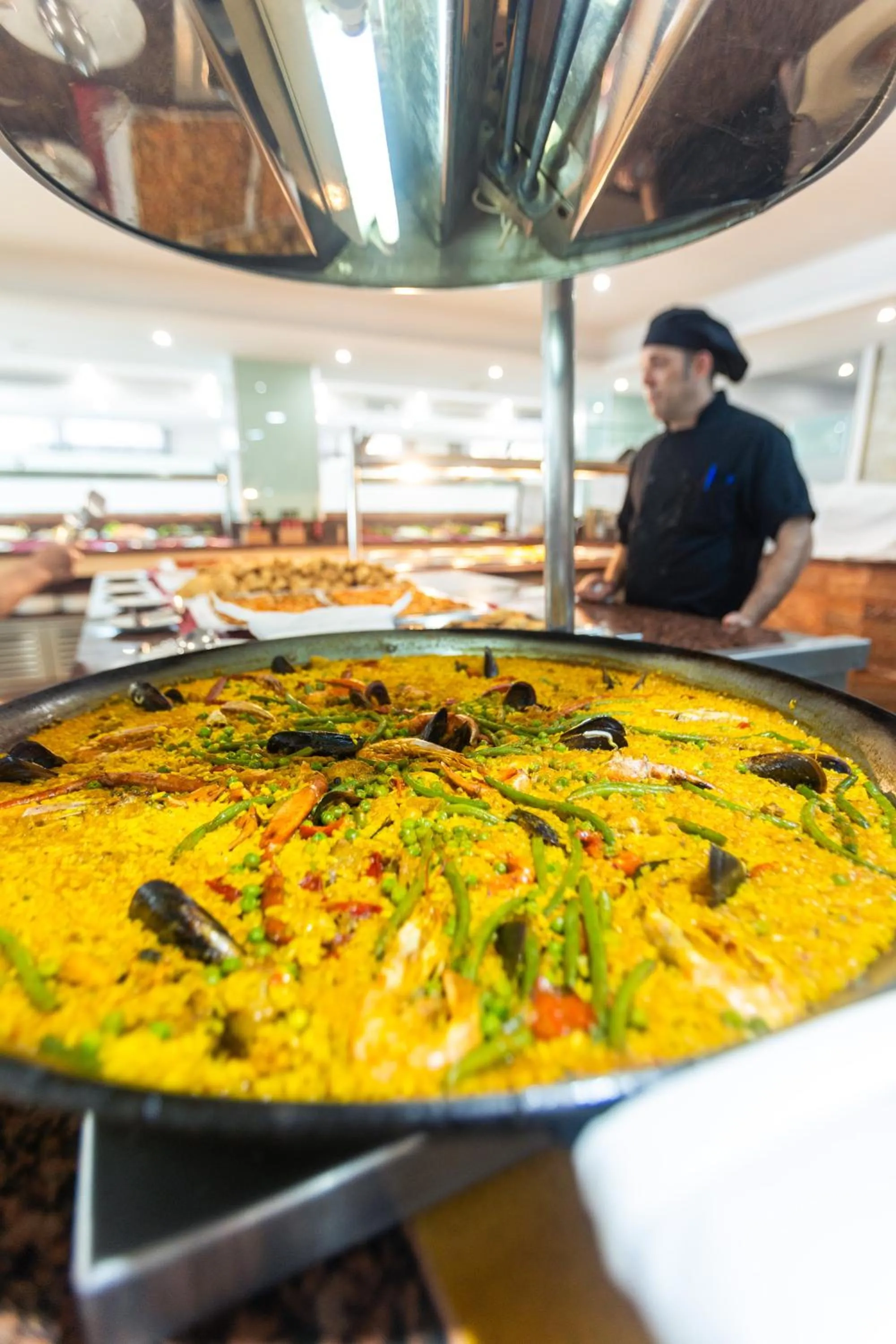 Restaurant/places to eat in Seramar Hotel Luna Park Adults Only