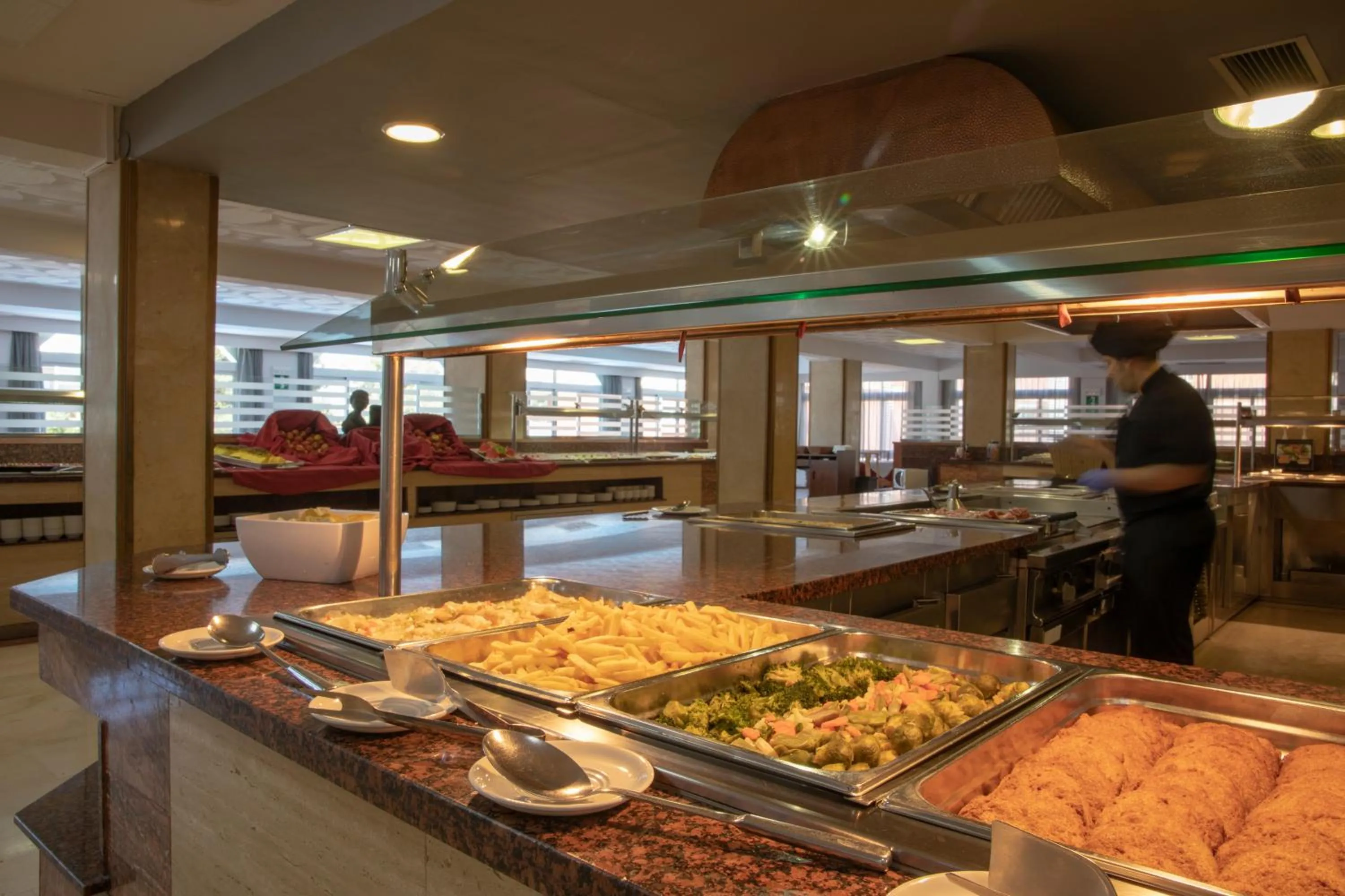 Restaurant/places to eat in Seramar Hotel Luna Park Adults Only