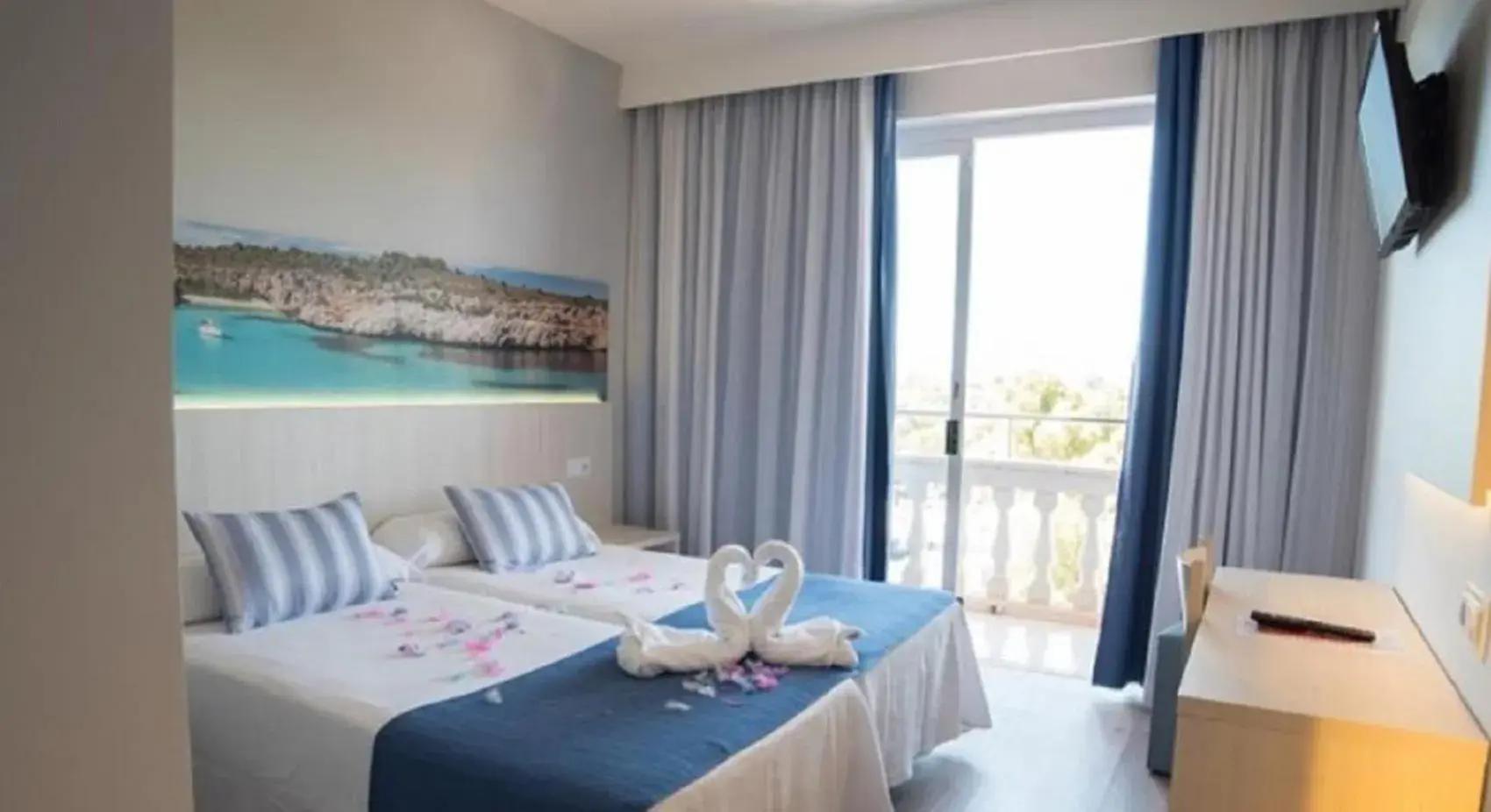 Bed in Seramar Hotel Luna Park Adults Only Bed in Seramar Hotel Luna Park Adults Only