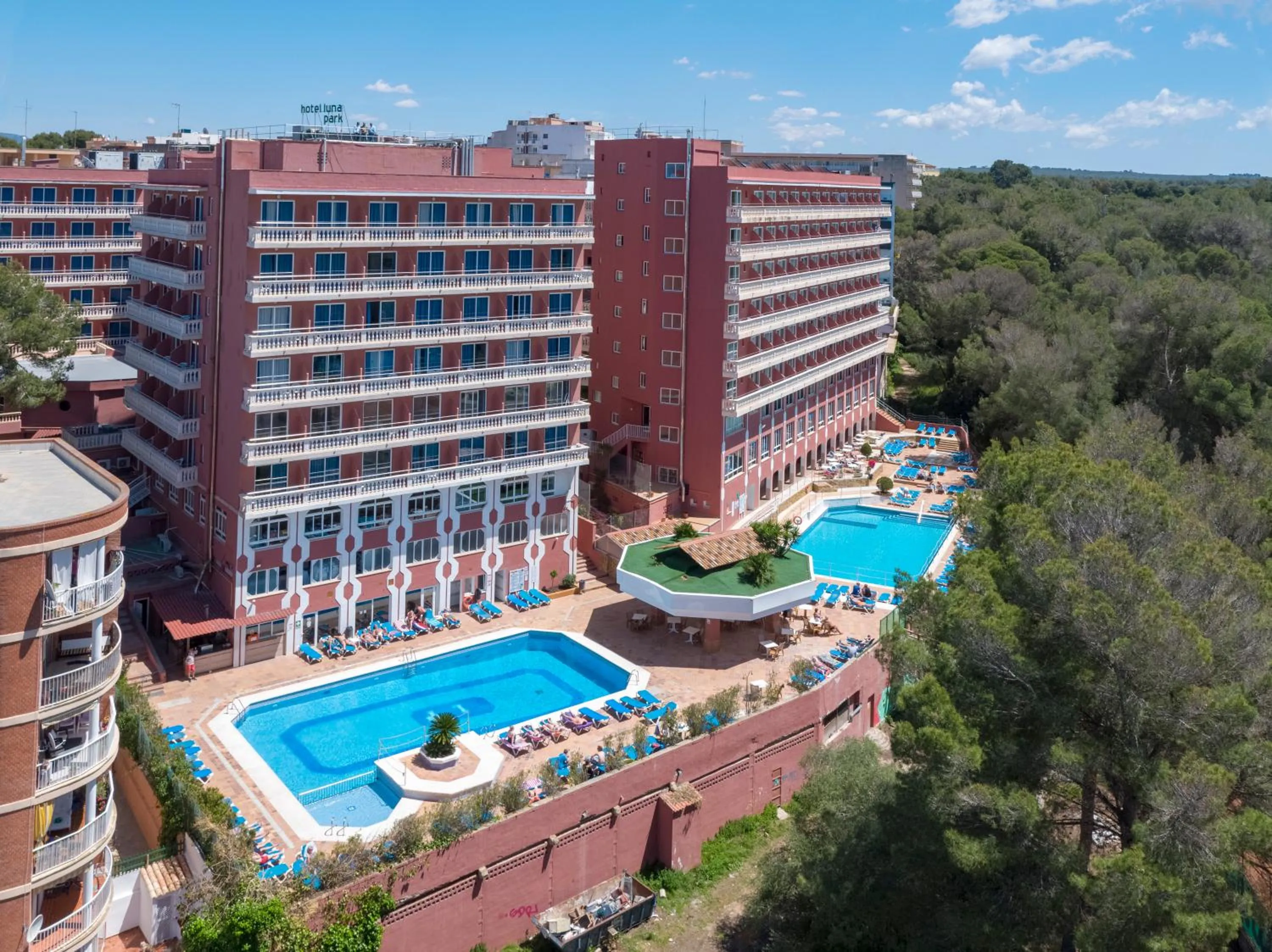 Facade/entrance in Seramar Hotel Luna Park Adults Only