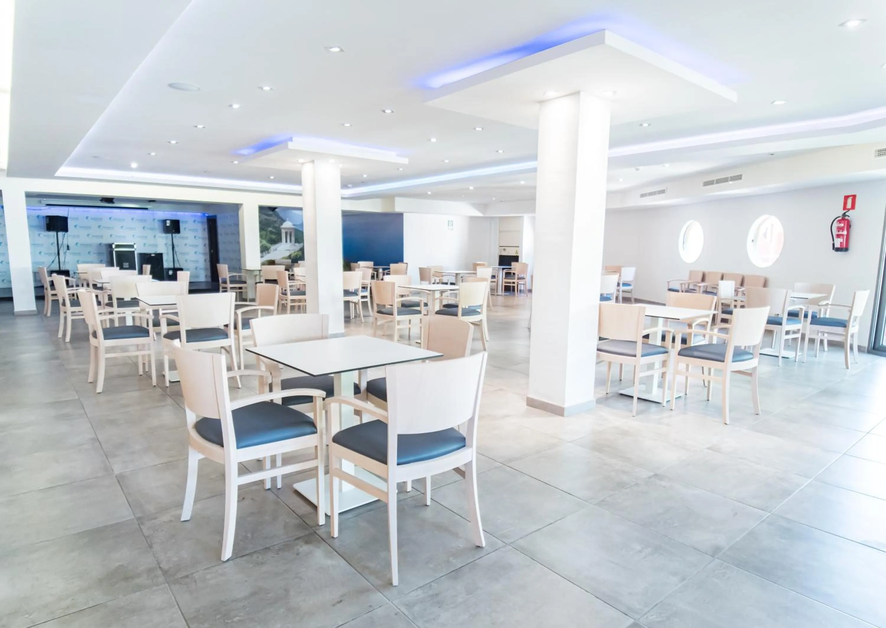 Restaurant/places to eat in Seramar Hotel Luna Park Adults Only