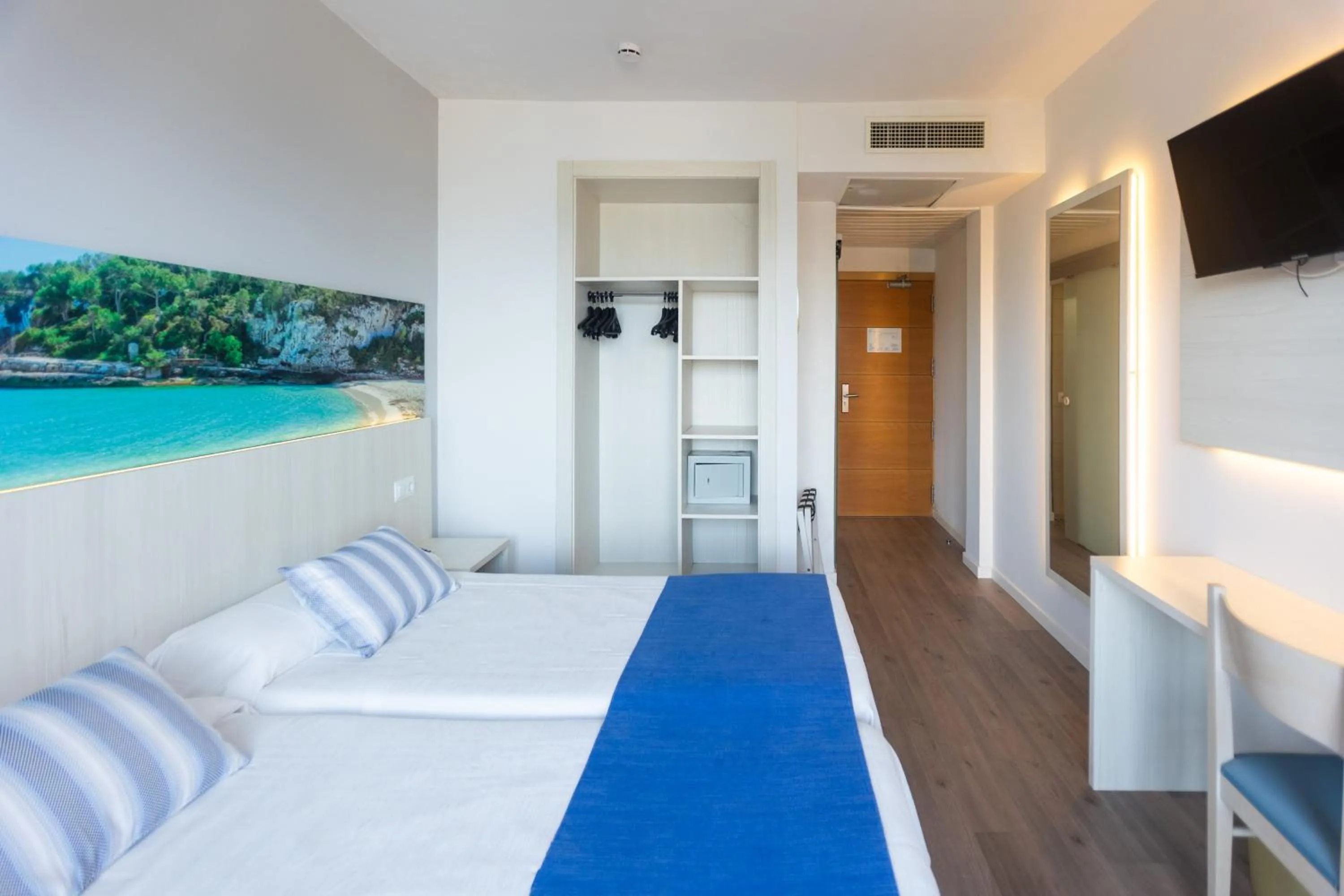 Bedroom, Bed in Seramar Hotel Luna Park Adults Only