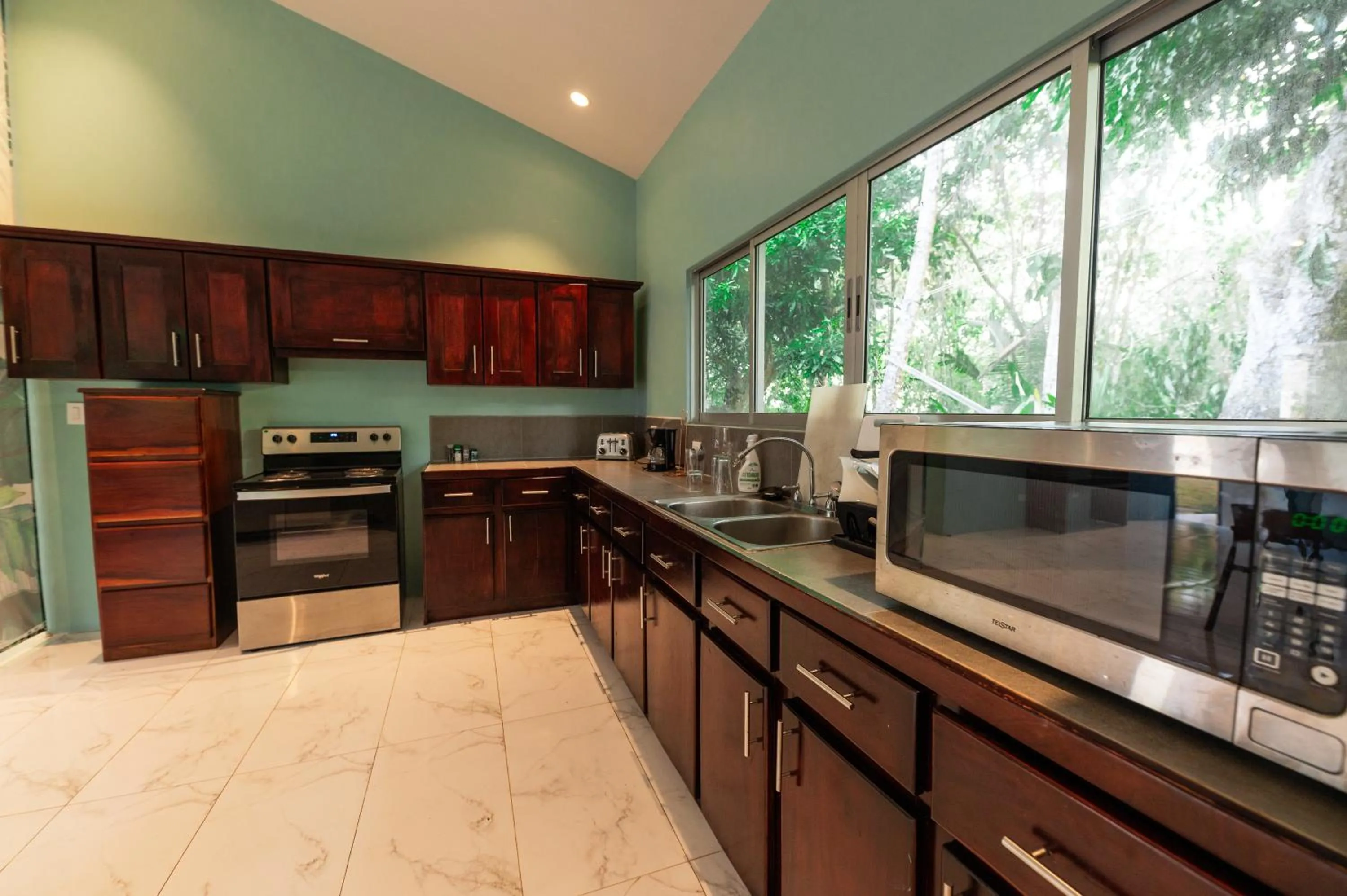 Communal kitchen in Marala Hotel