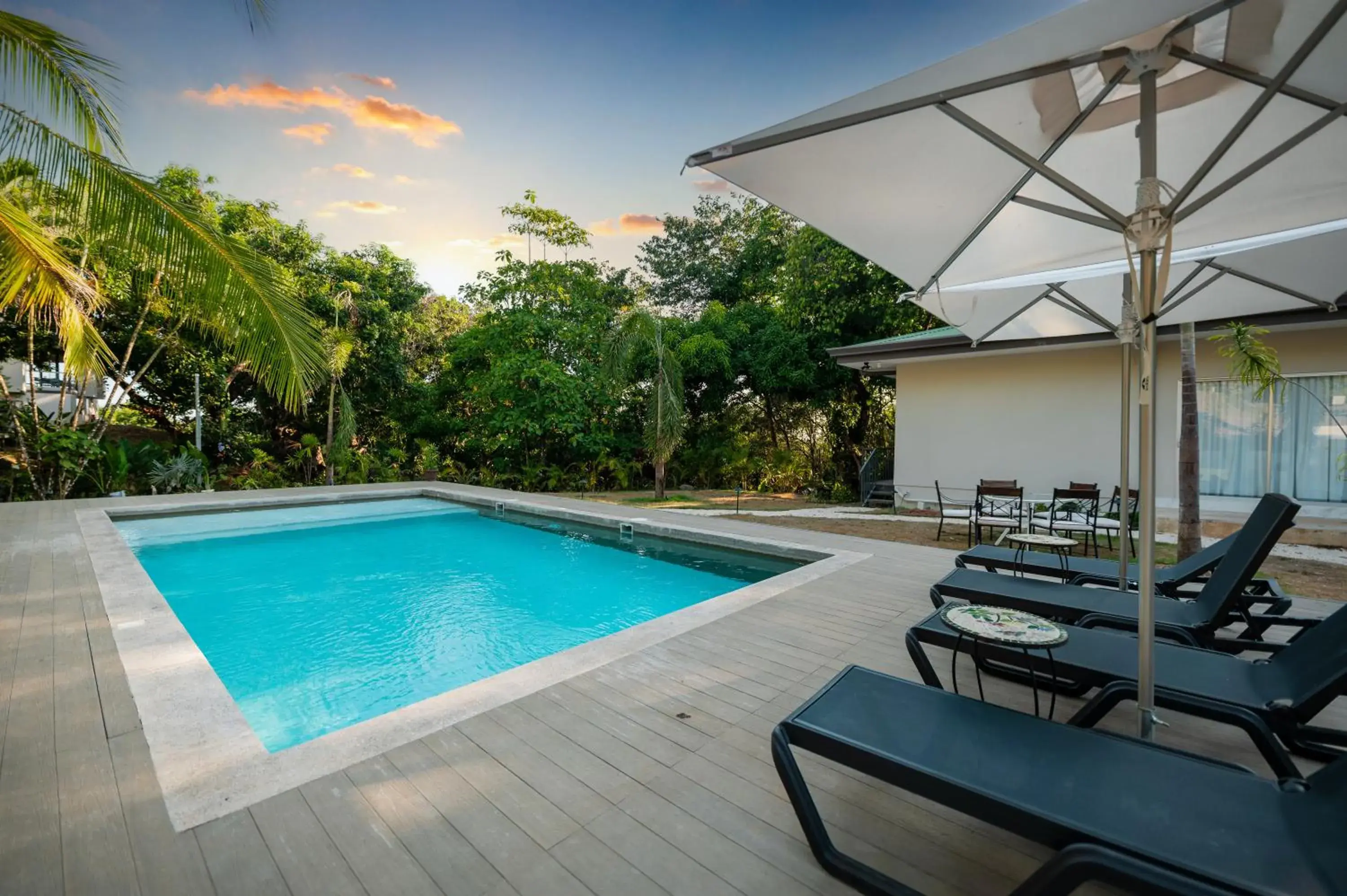 Swimming pool in Marala Hotel Swimming pool in Marala Hotel