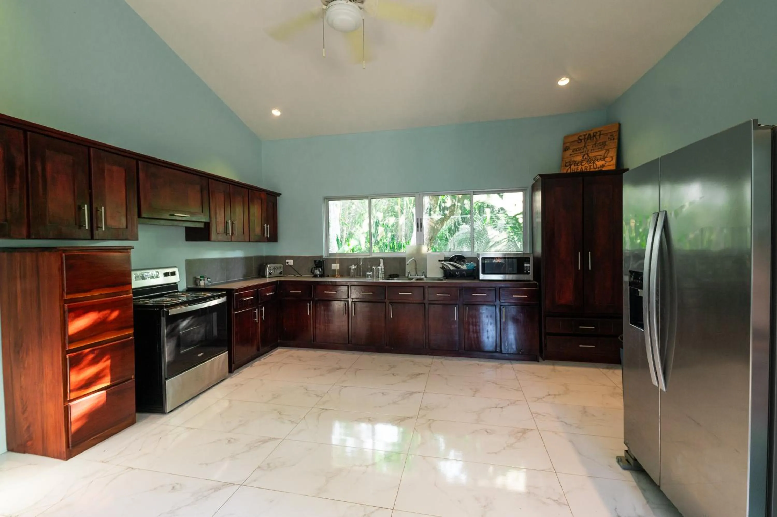 Communal kitchen in Marala Hotel