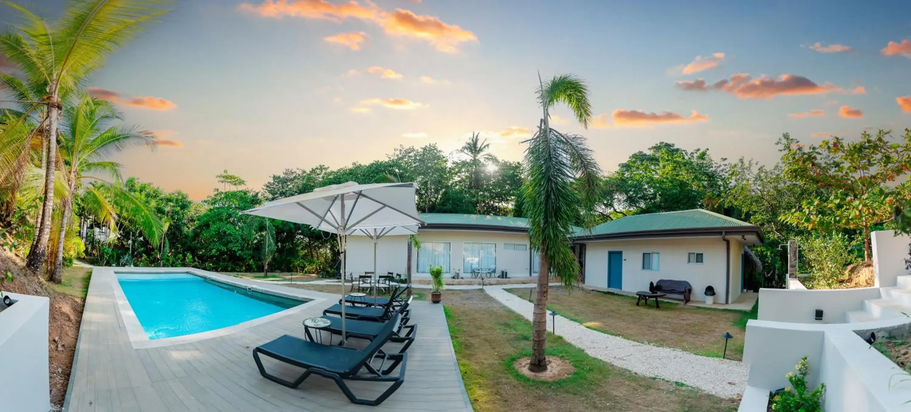 Swimming pool in Marala Hotel Swimming pool in Marala Hotel