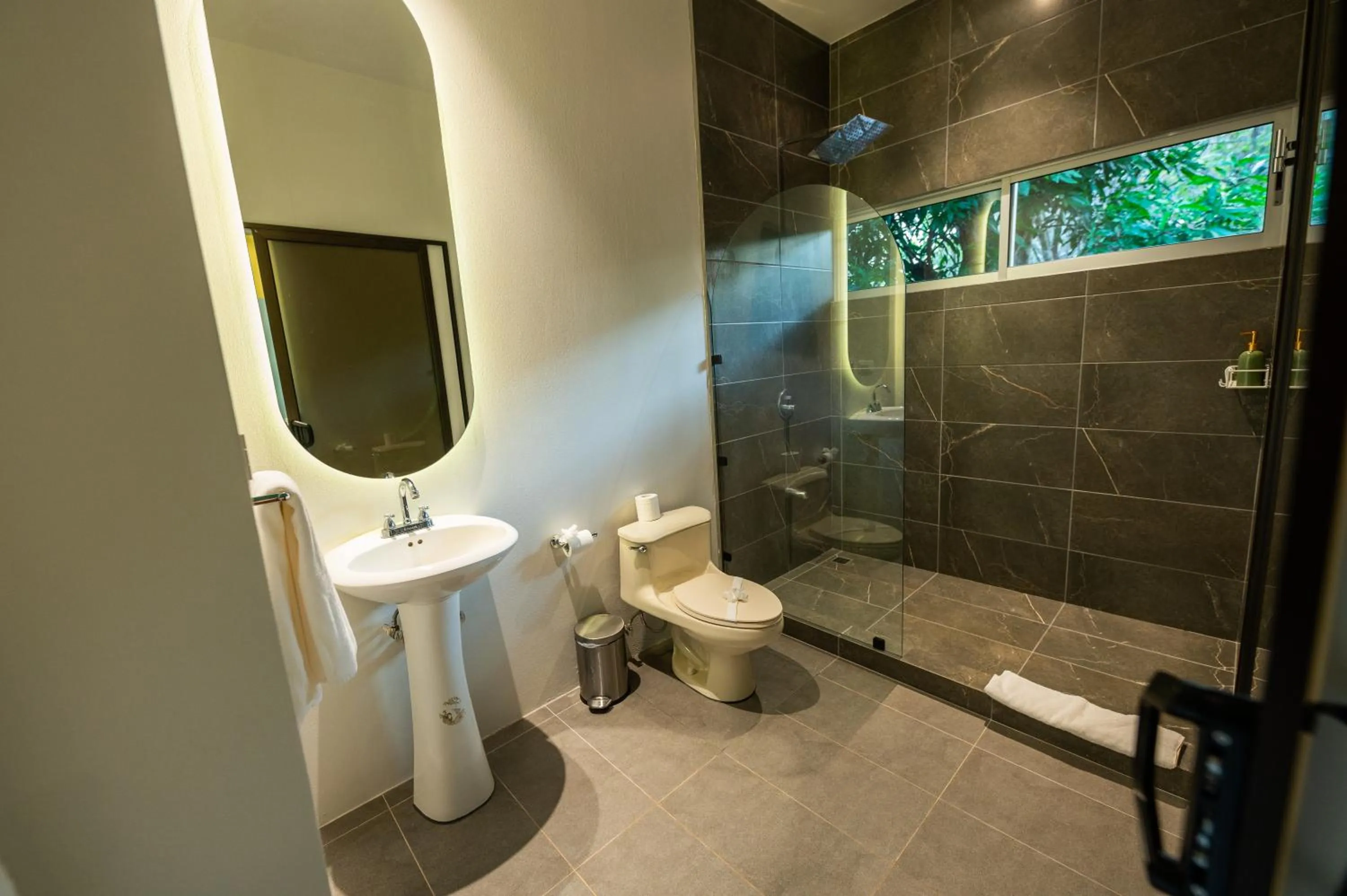 Toilet in Marala Hotel