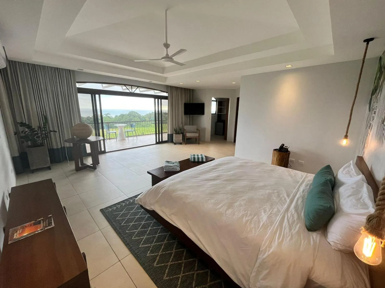 TV and multimedia, Bed in Marala Hotel