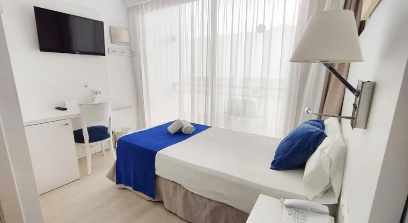 Photo of the whole room, Bed in BLUESEA Anba Romaní