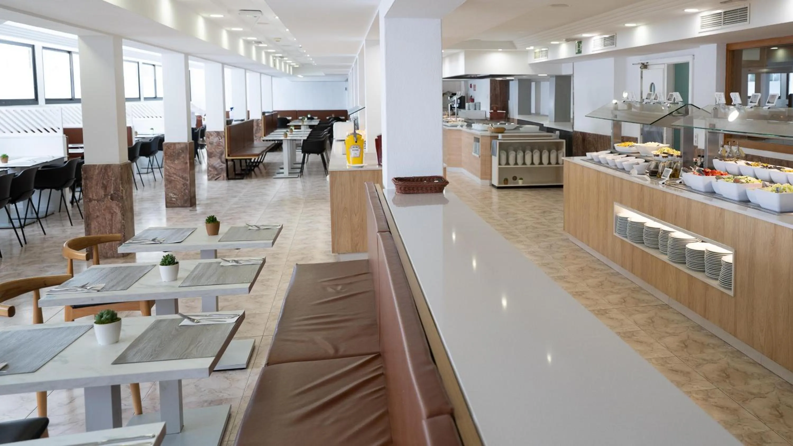 Restaurant/places to eat in BLUESEA Anba Romaní