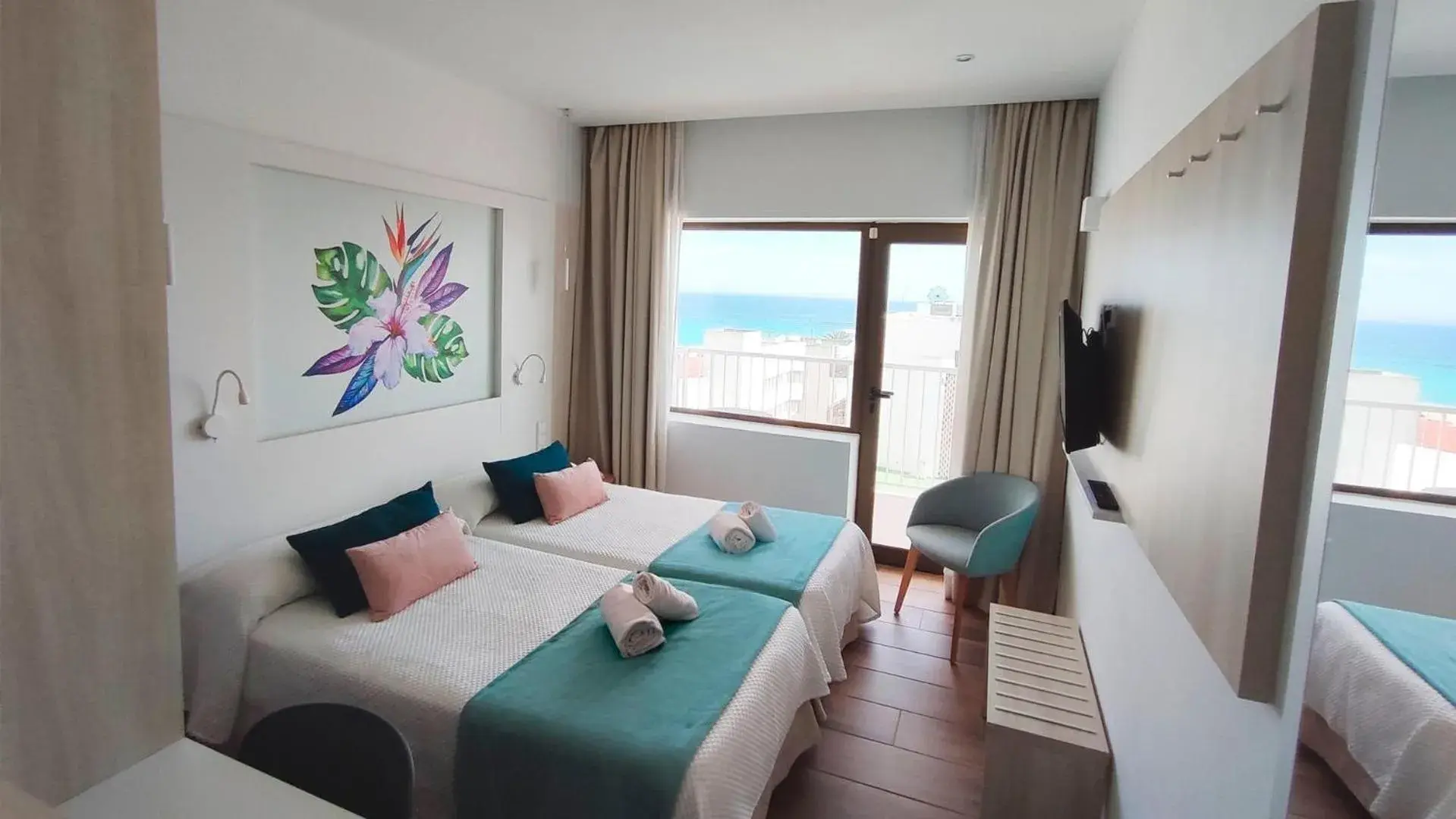 Photo of the whole room, Bed in BLUESEA Anba Romaní Photo of the whole room, Bed in BLUESEA Anba Romaní