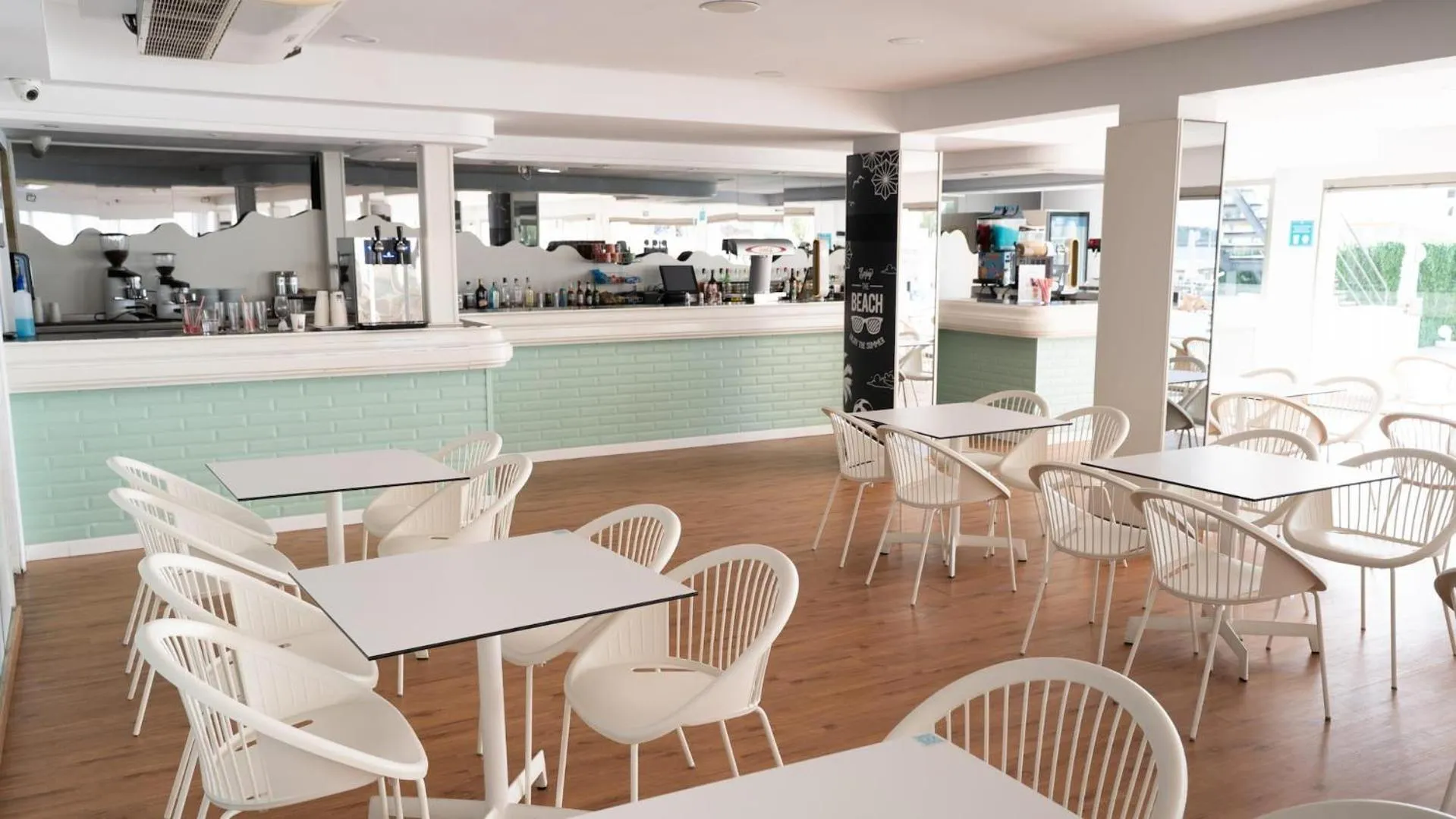 Lounge or bar in BLUESEA Anba Romaní