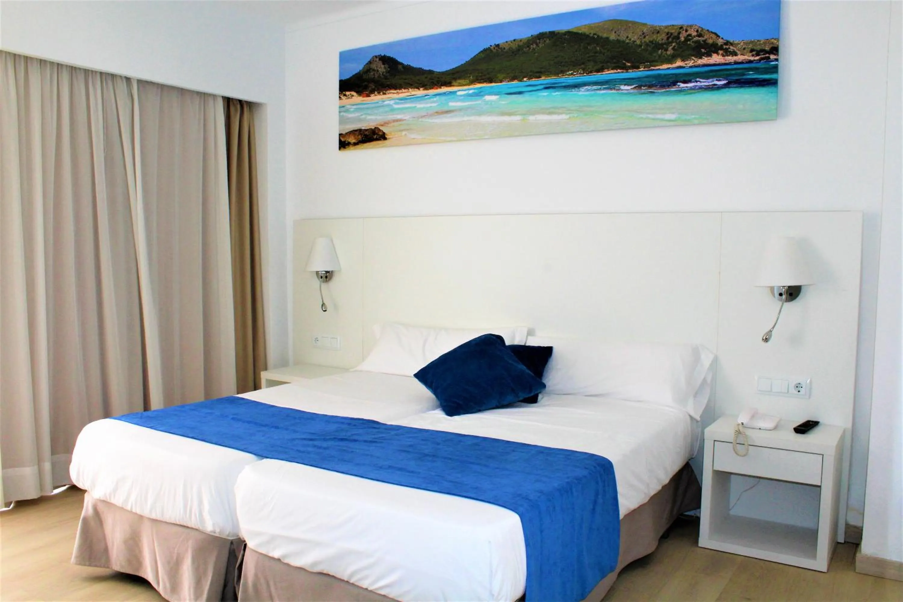 Bed in BLUESEA Anba Romaní