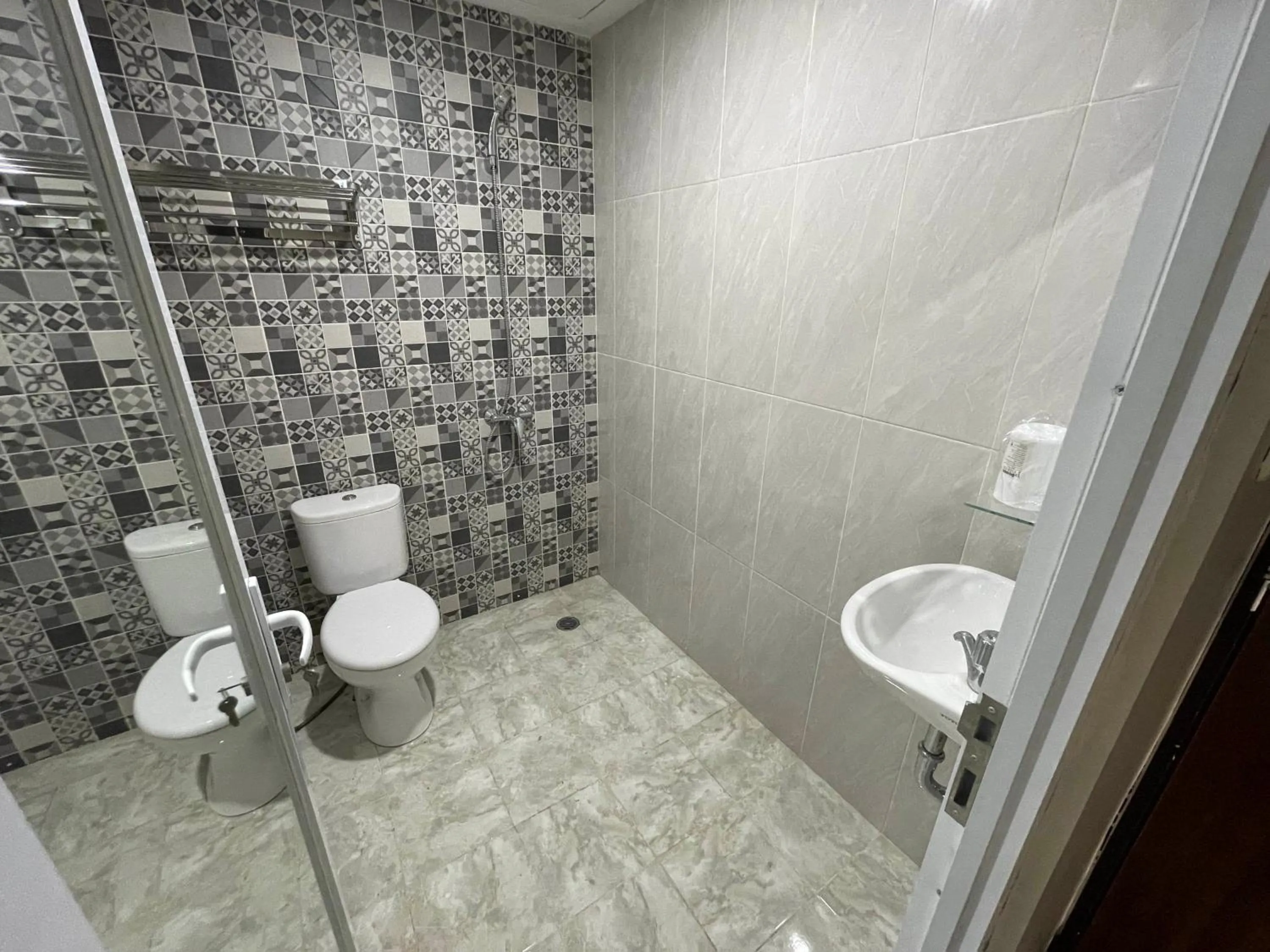 Shower in Liberta Home Seririt Bali