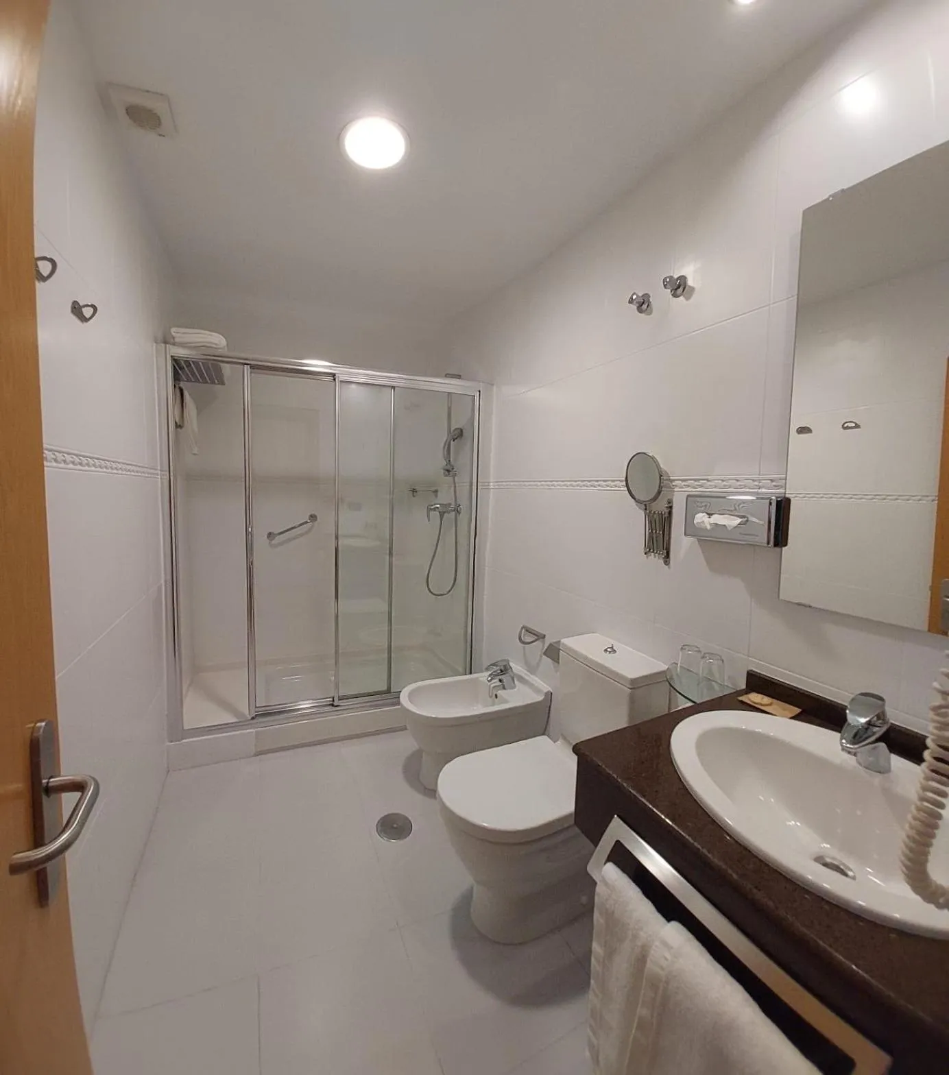 Shower in Hotel Nochendi