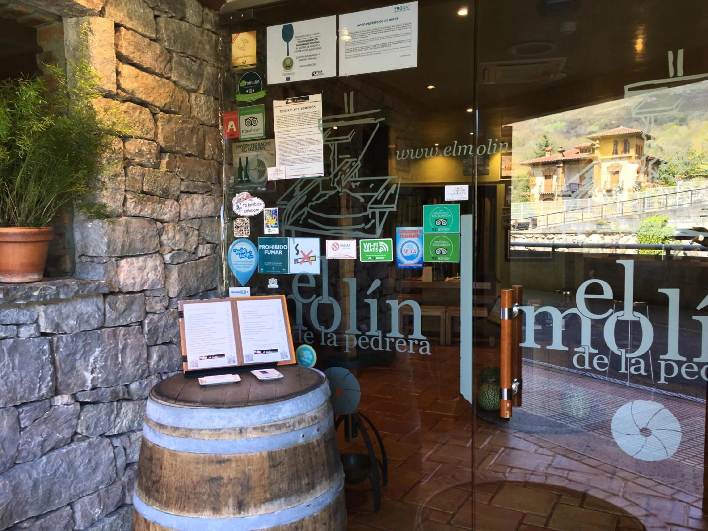 Restaurant/places to eat in Hotel Nochendi