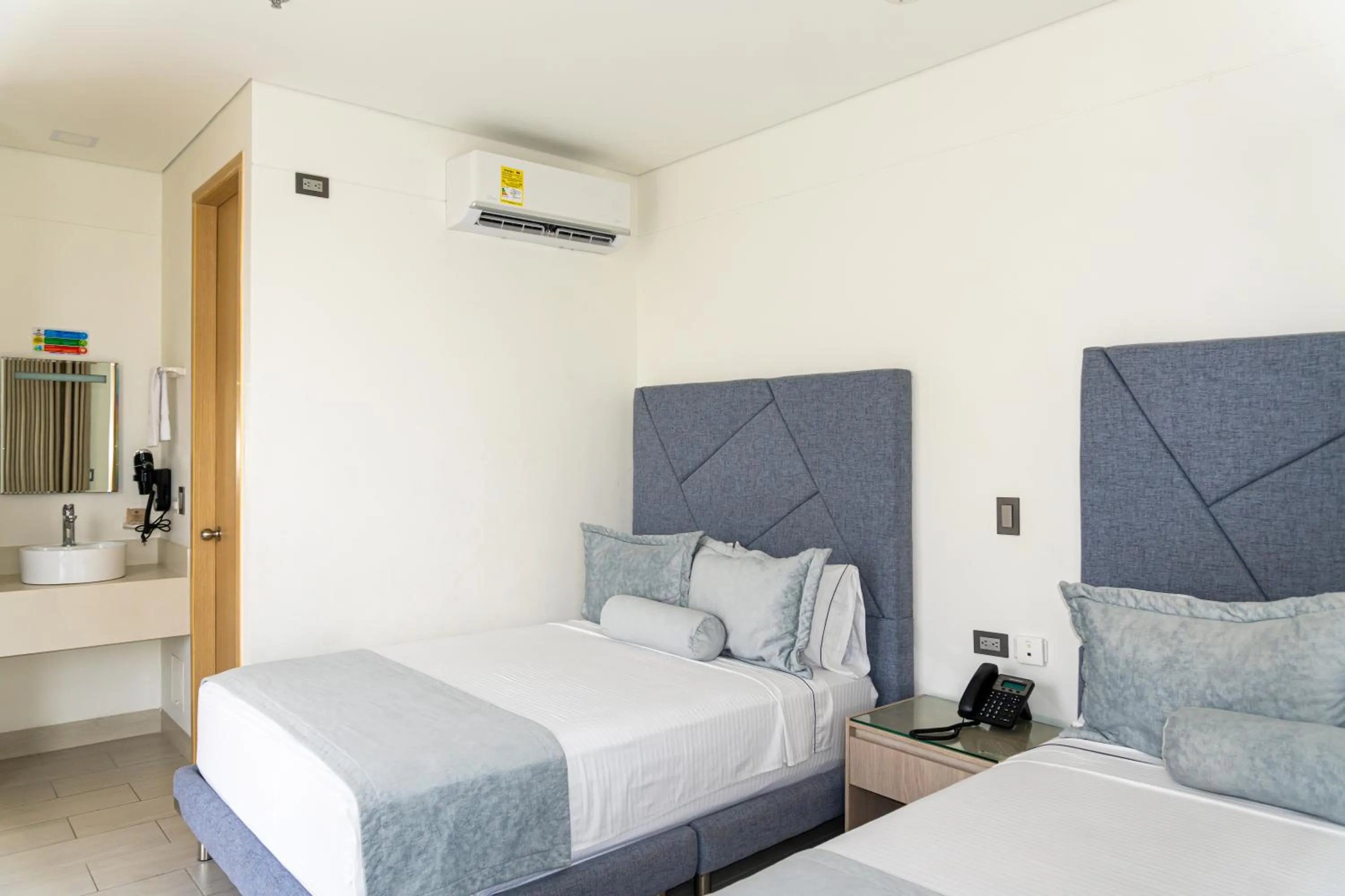 Bedroom, Bed in Hotel Marco Polo Rodadero