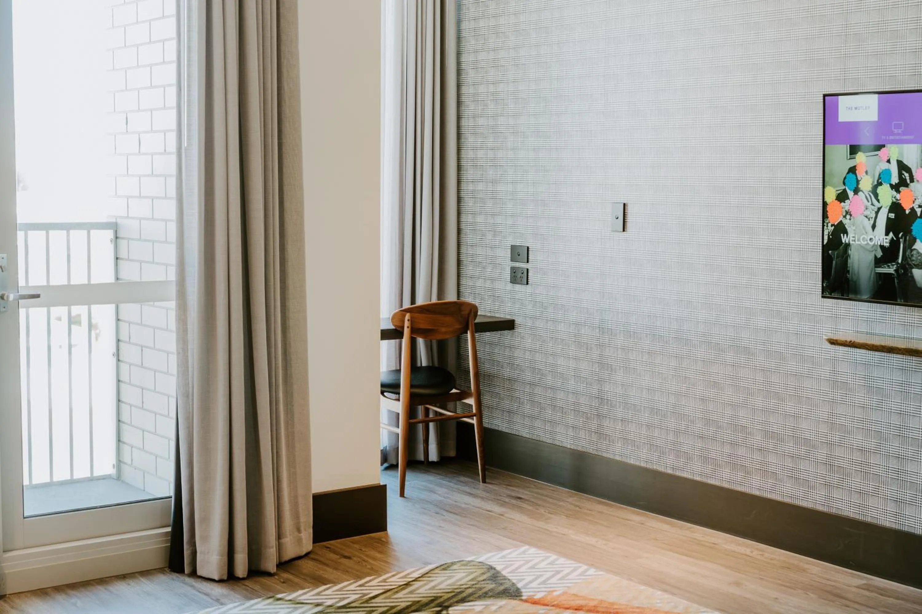 TV and multimedia, Bed in The Motley Hotel Richmond, Tapestry Collection by Hilton