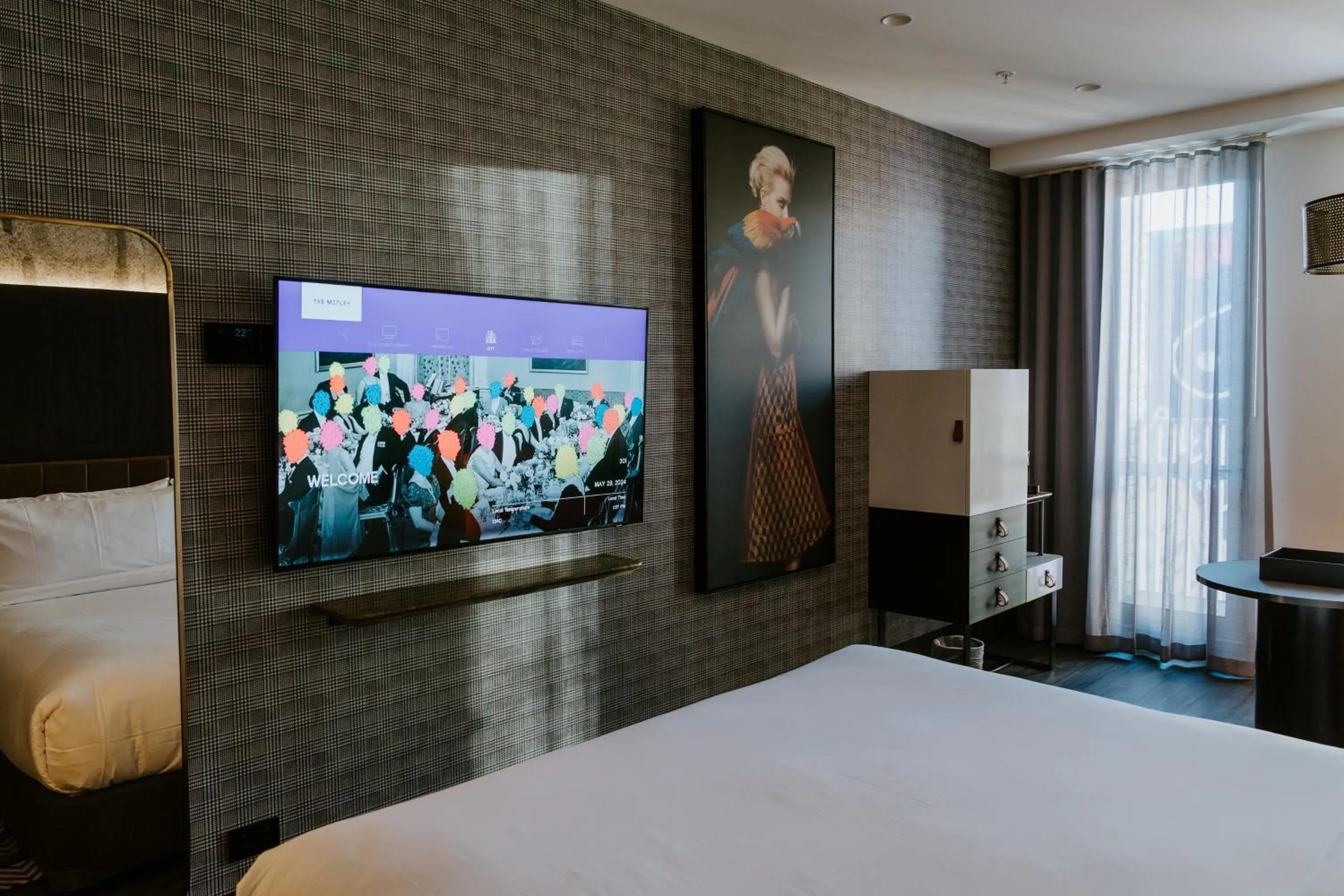 Communal lounge/ TV room, Bed in The Motley Hotel Richmond, Tapestry Collection by Hilton