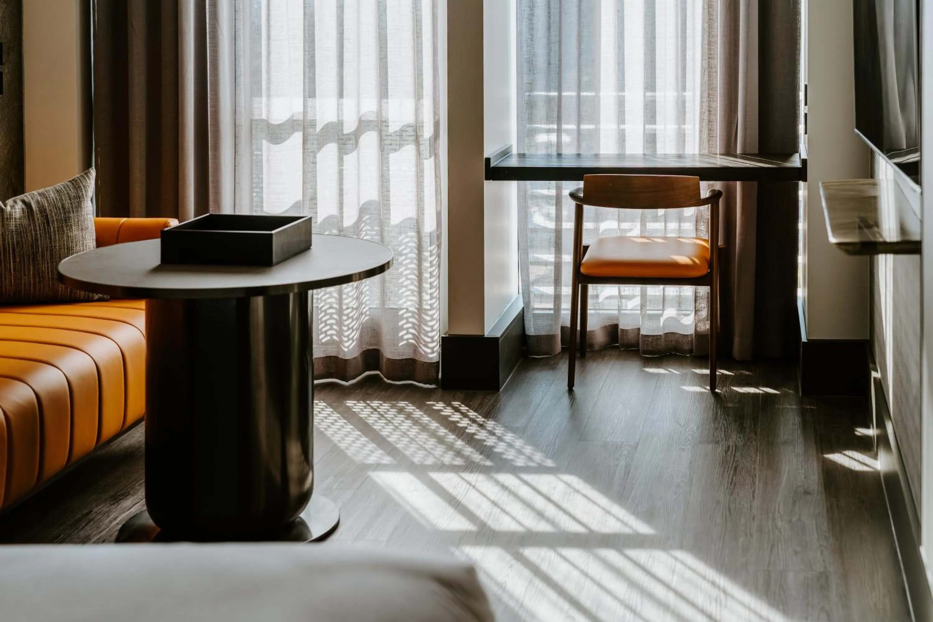 TV and multimedia, Bed in The Motley Hotel Richmond, Tapestry Collection by Hilton