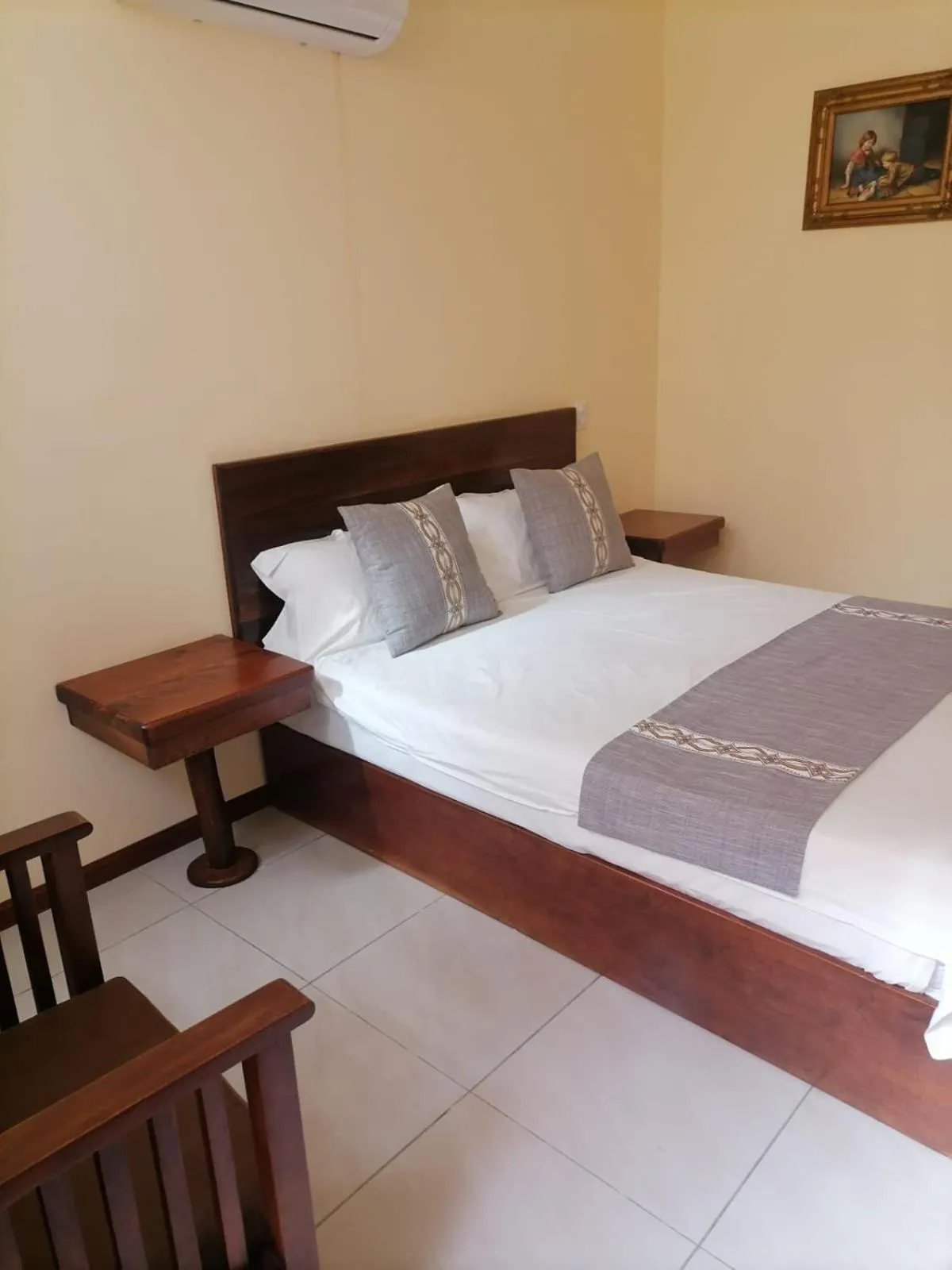 Bed in Villa Garita Inn