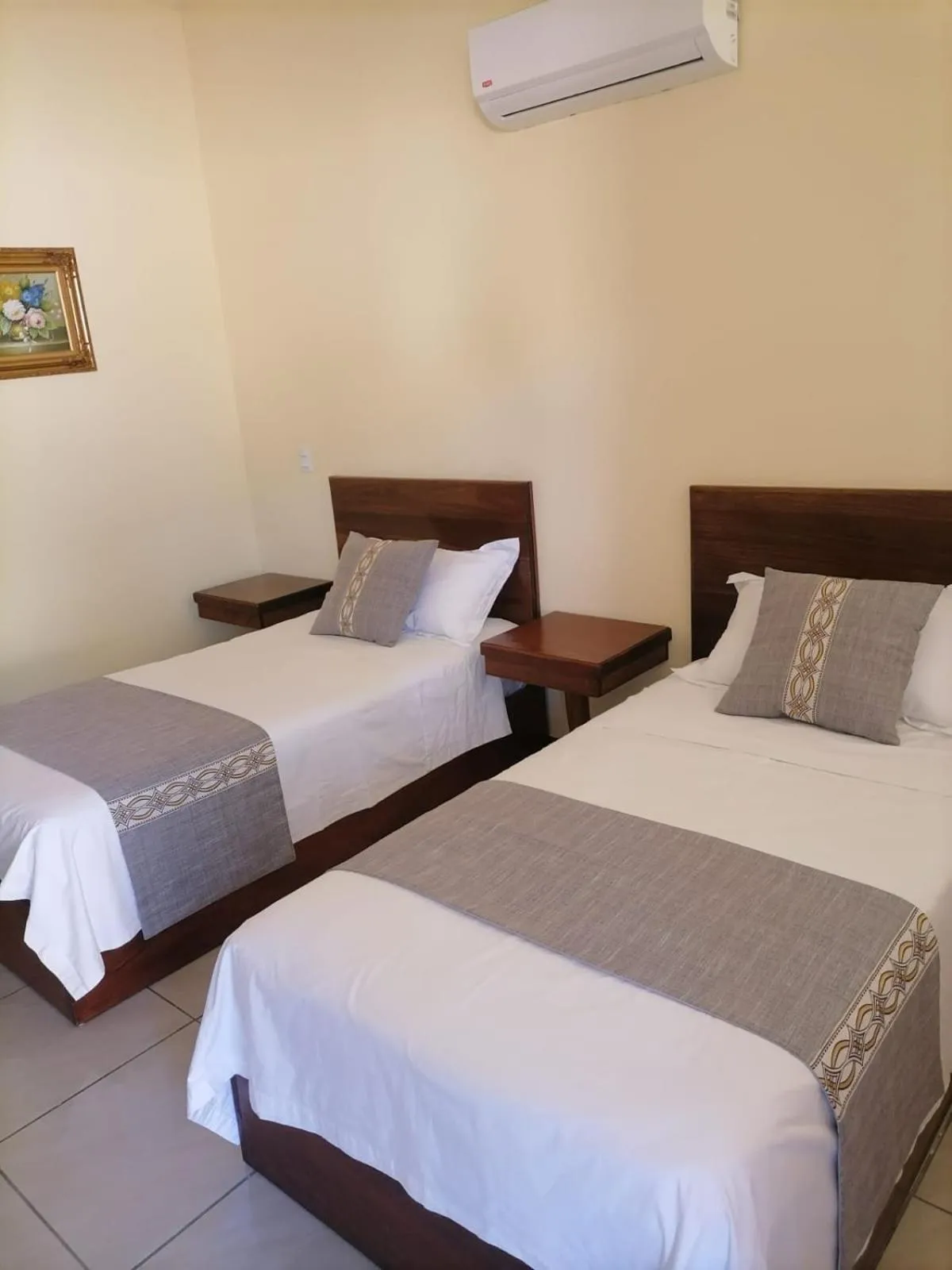 Bed in Villa Garita Inn