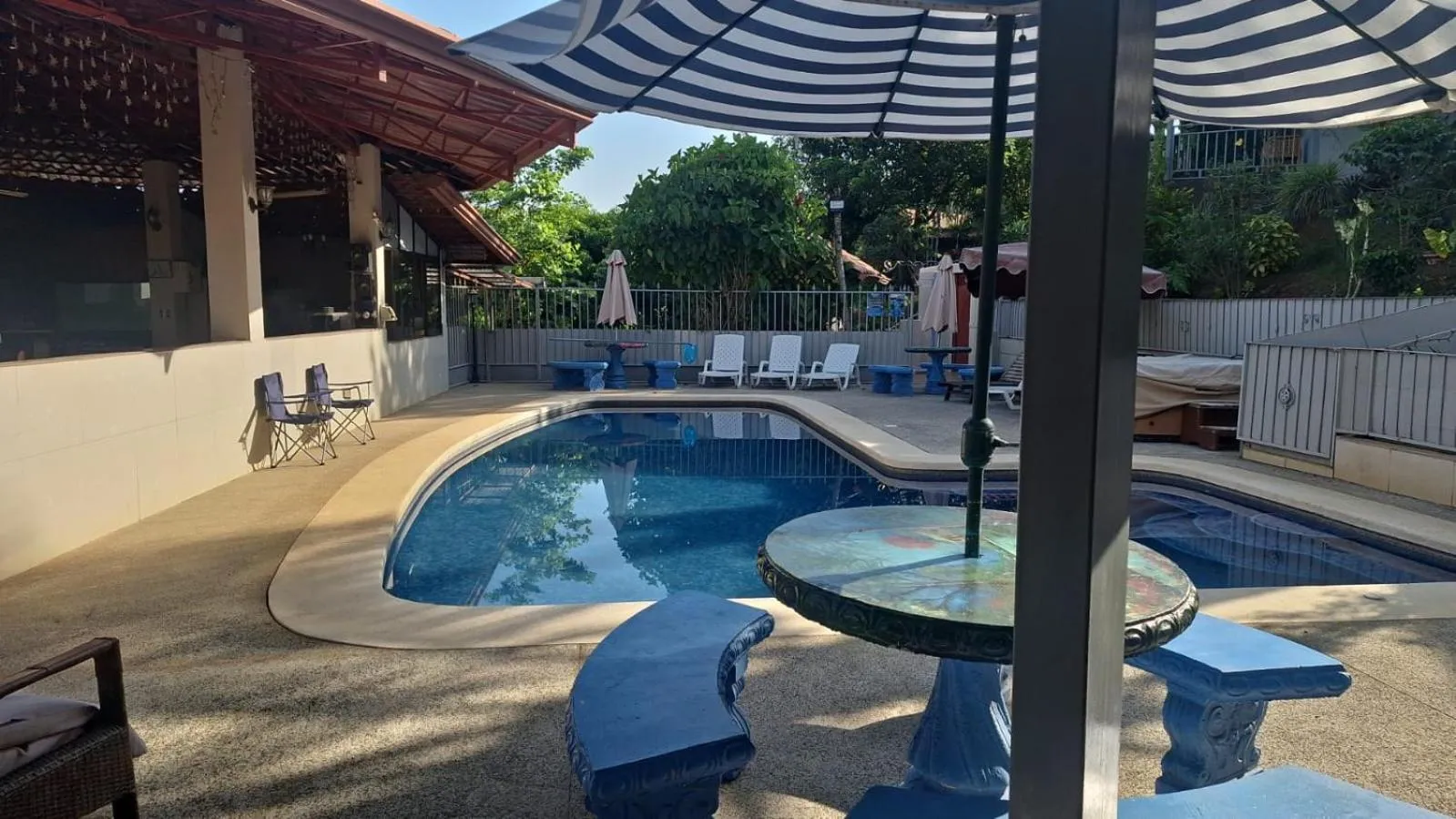 Swimming pool in Villa Garita Inn