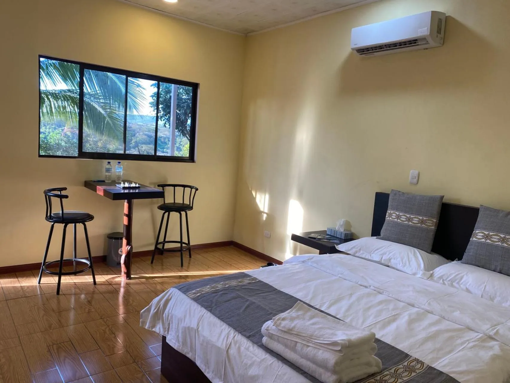 Property building, Bed in Villa Garita Inn