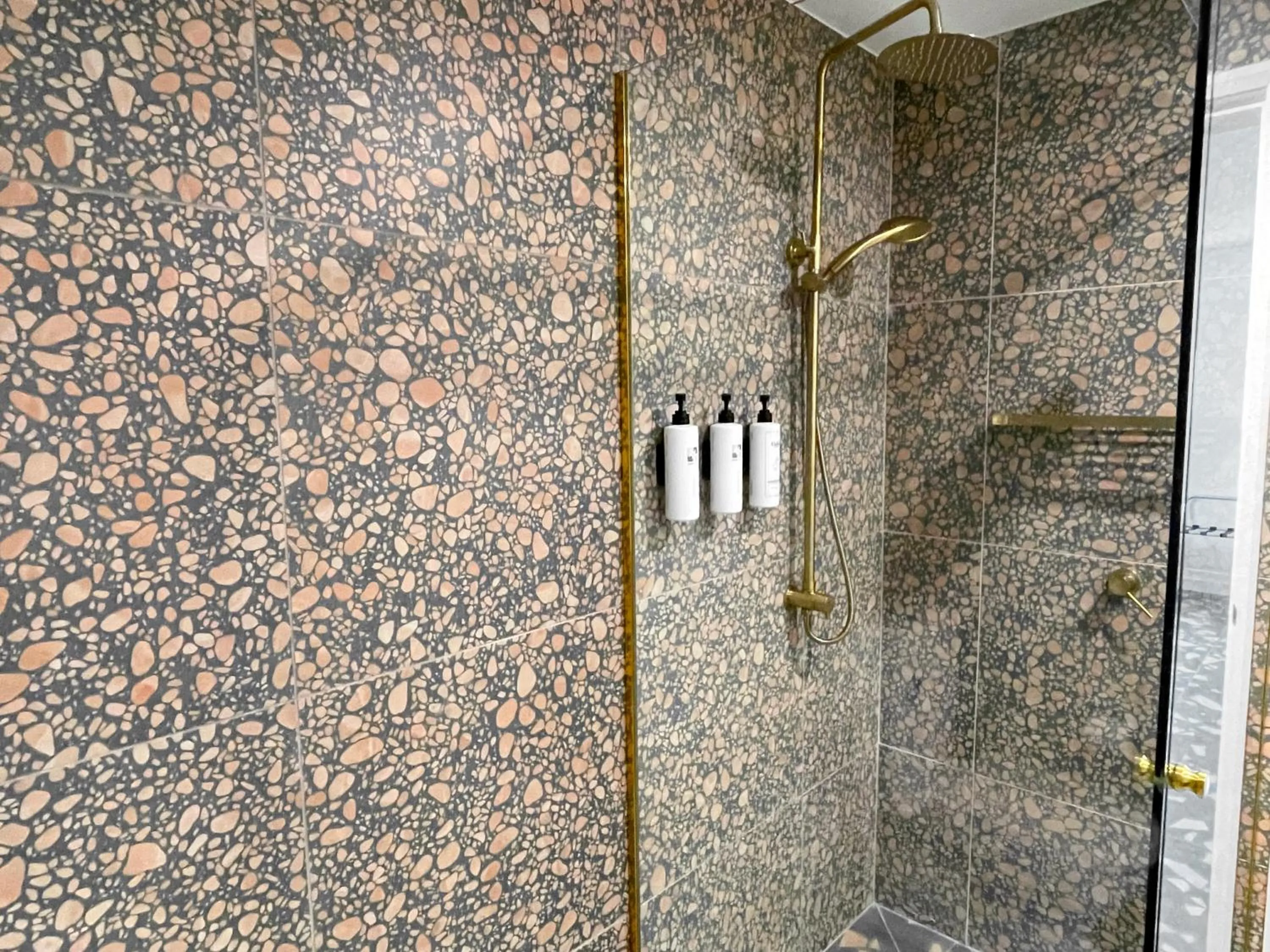 Shower in Swiss-Belhotel Woolloongabba, Brisbane