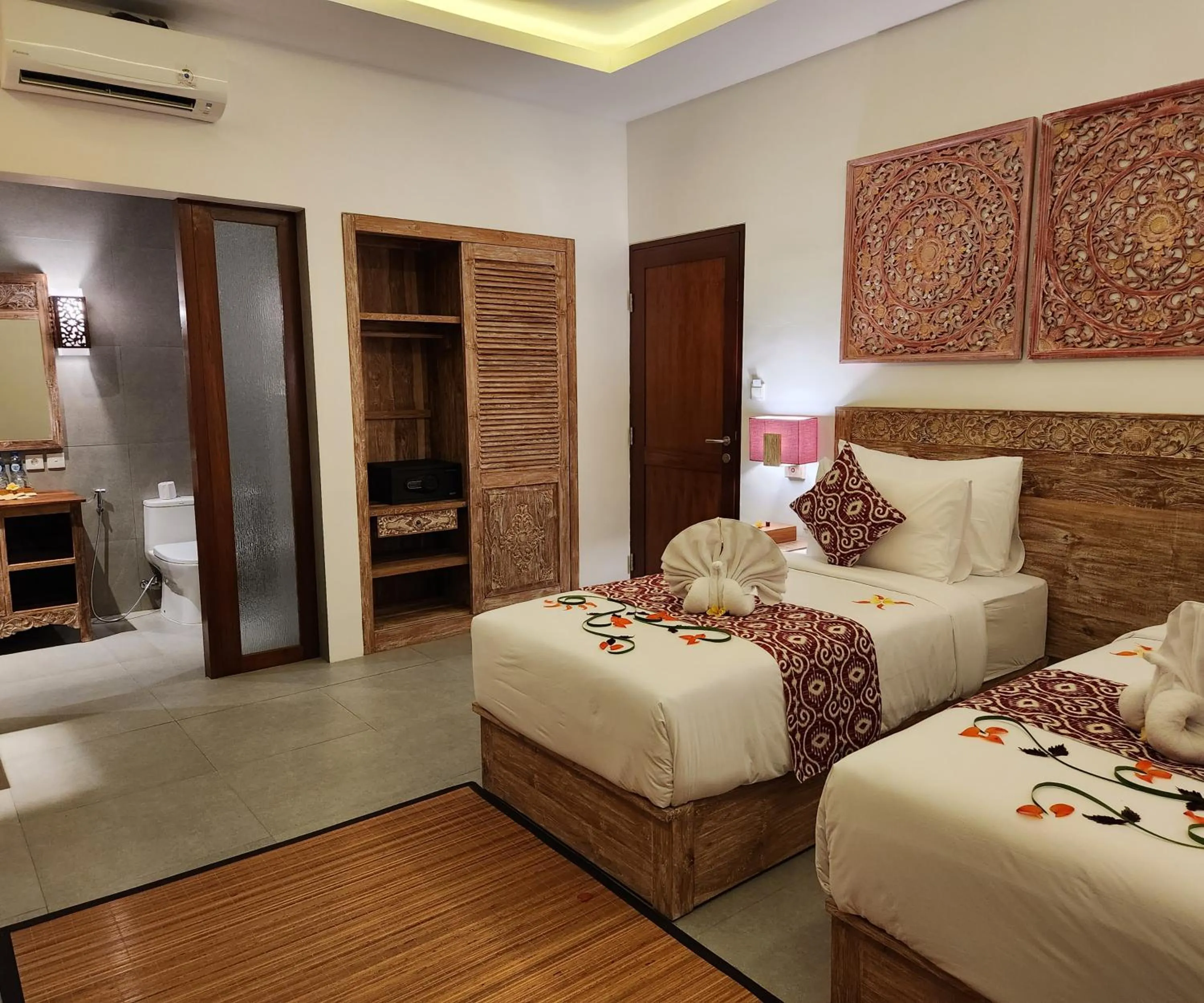 Bed in Pinggala Villa Ubud