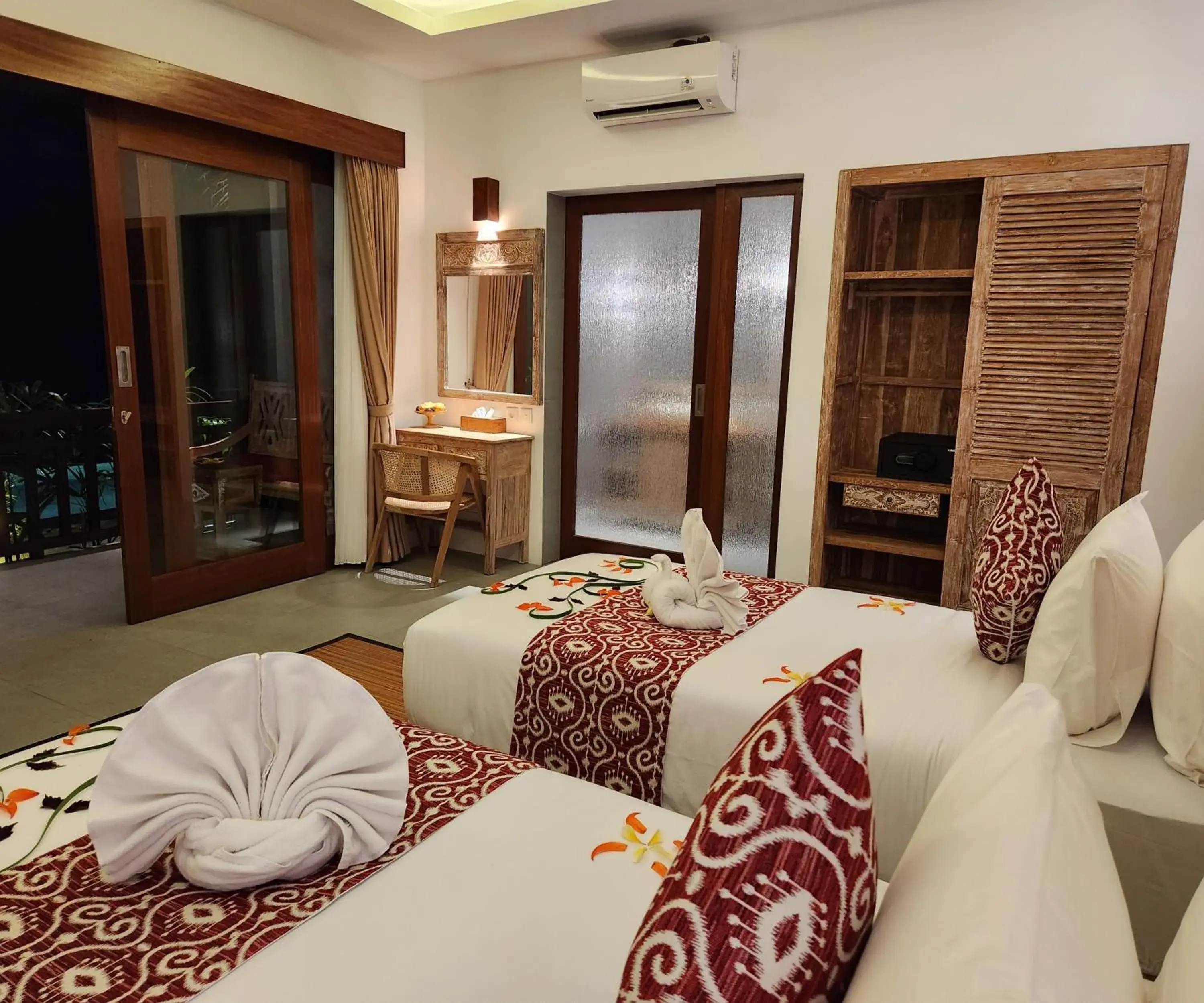 Bed in Pinggala Villa Ubud Bed in Pinggala Villa Ubud