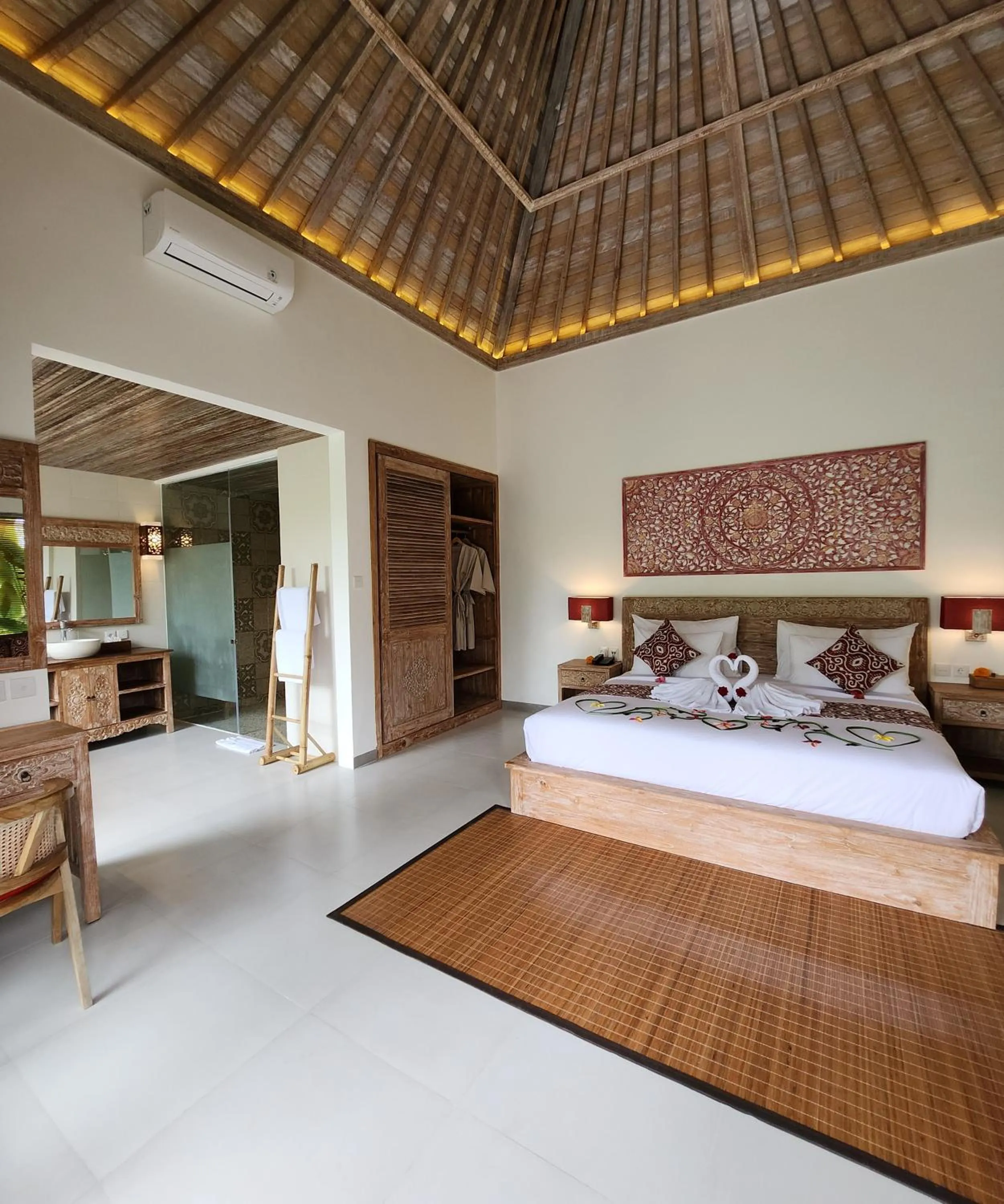 Bathroom, Bed in Pinggala Villa Ubud
