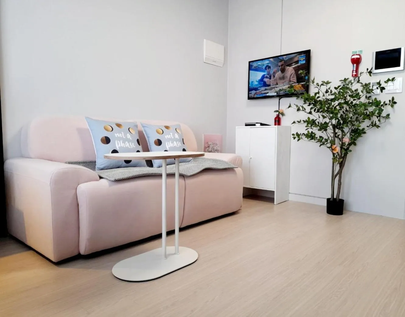 Communal lounge/ TV room in Wellstay hotel Incheon