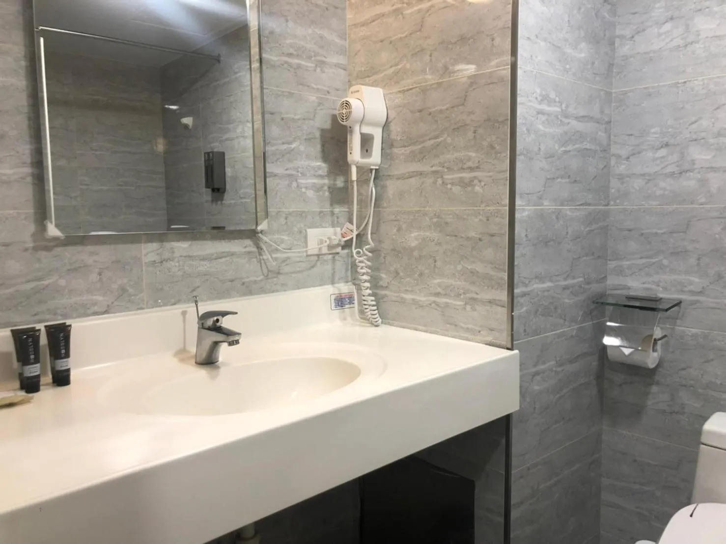 Bathroom in Doitsu Hotel