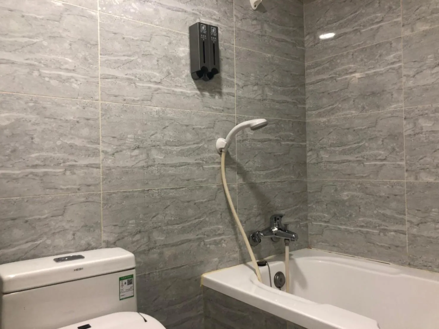 Bathroom in Doitsu Hotel