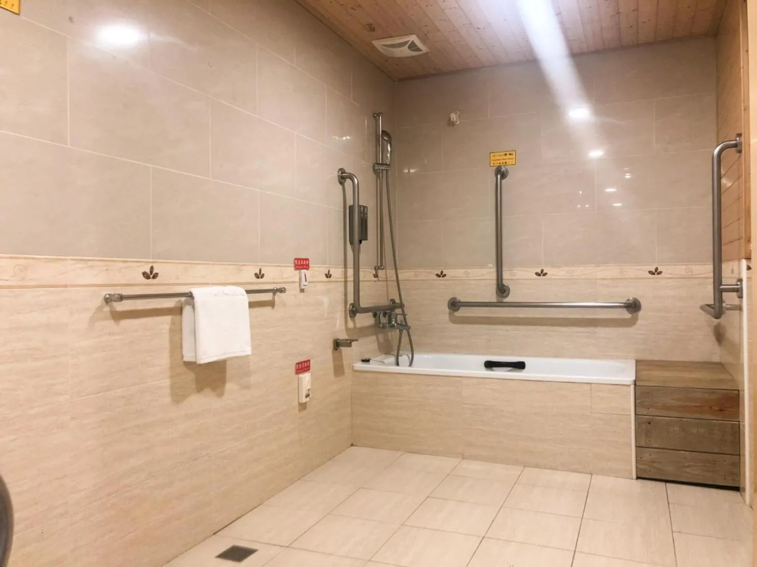 Bathroom in Doitsu Hotel