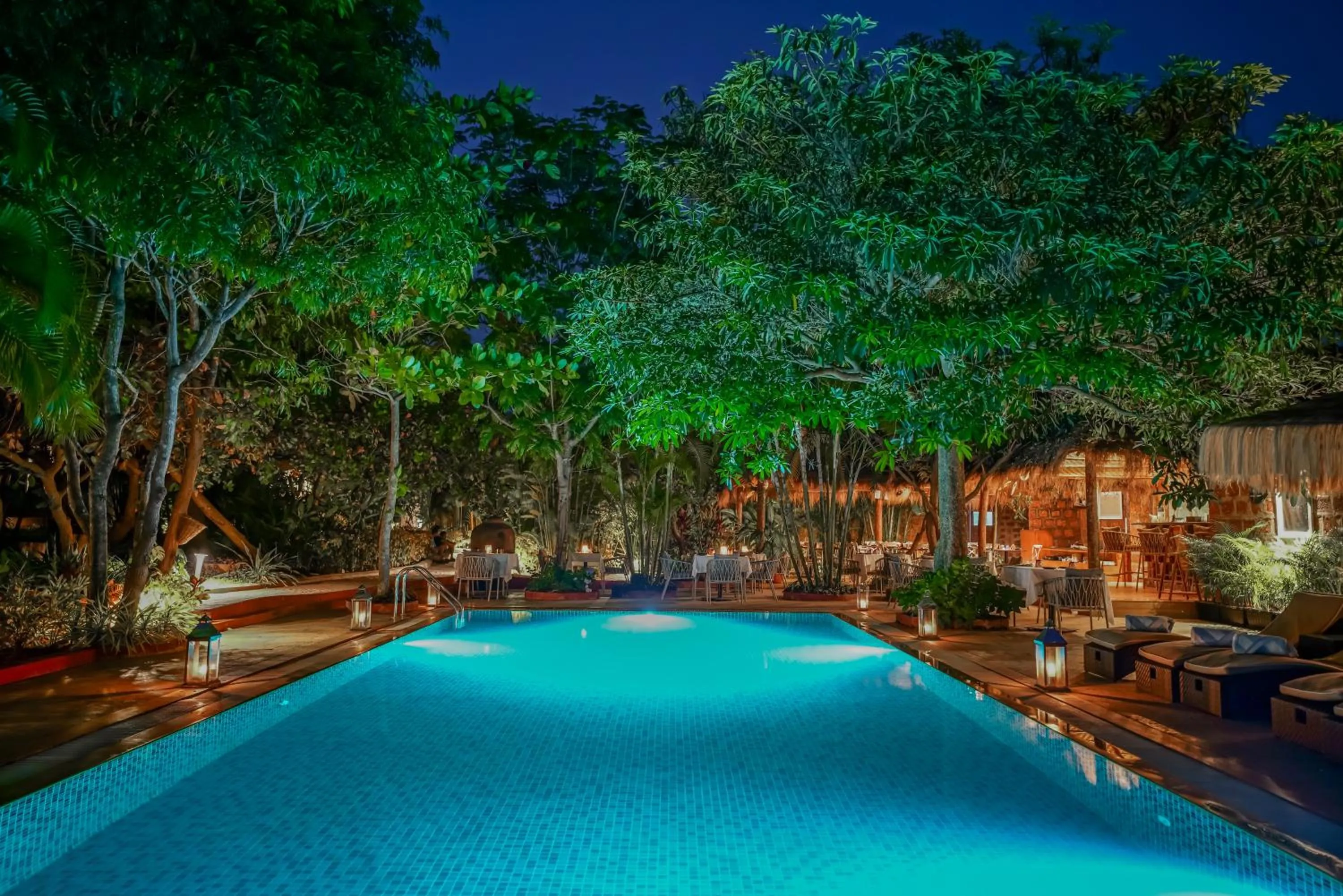 Swimming pool in LaRiSa Resort & Spa, Ashwem