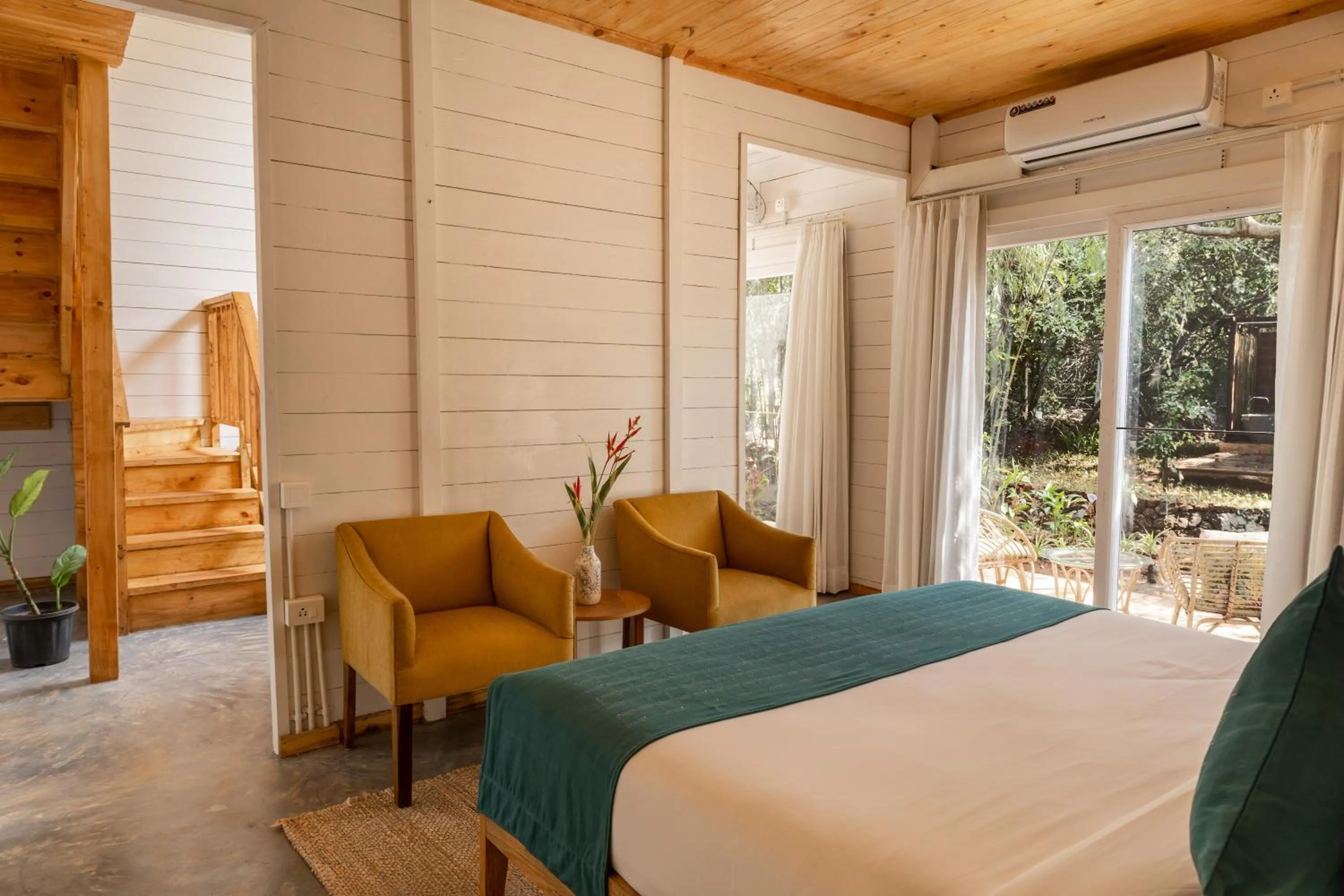 Bedroom, Bed in LaRiSa Resort & Spa, Ashwem