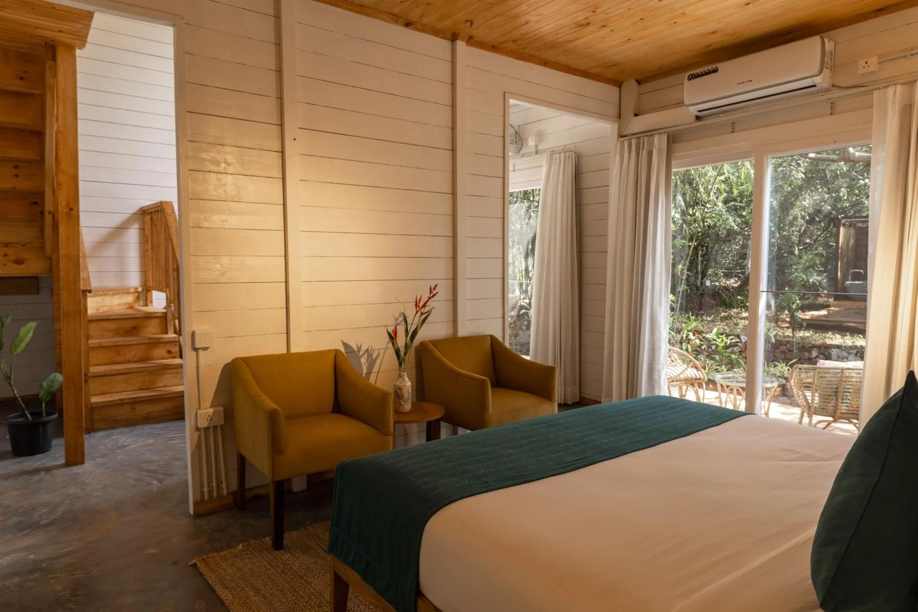 Bedroom, Bed in LaRiSa Resort & Spa, Ashwem