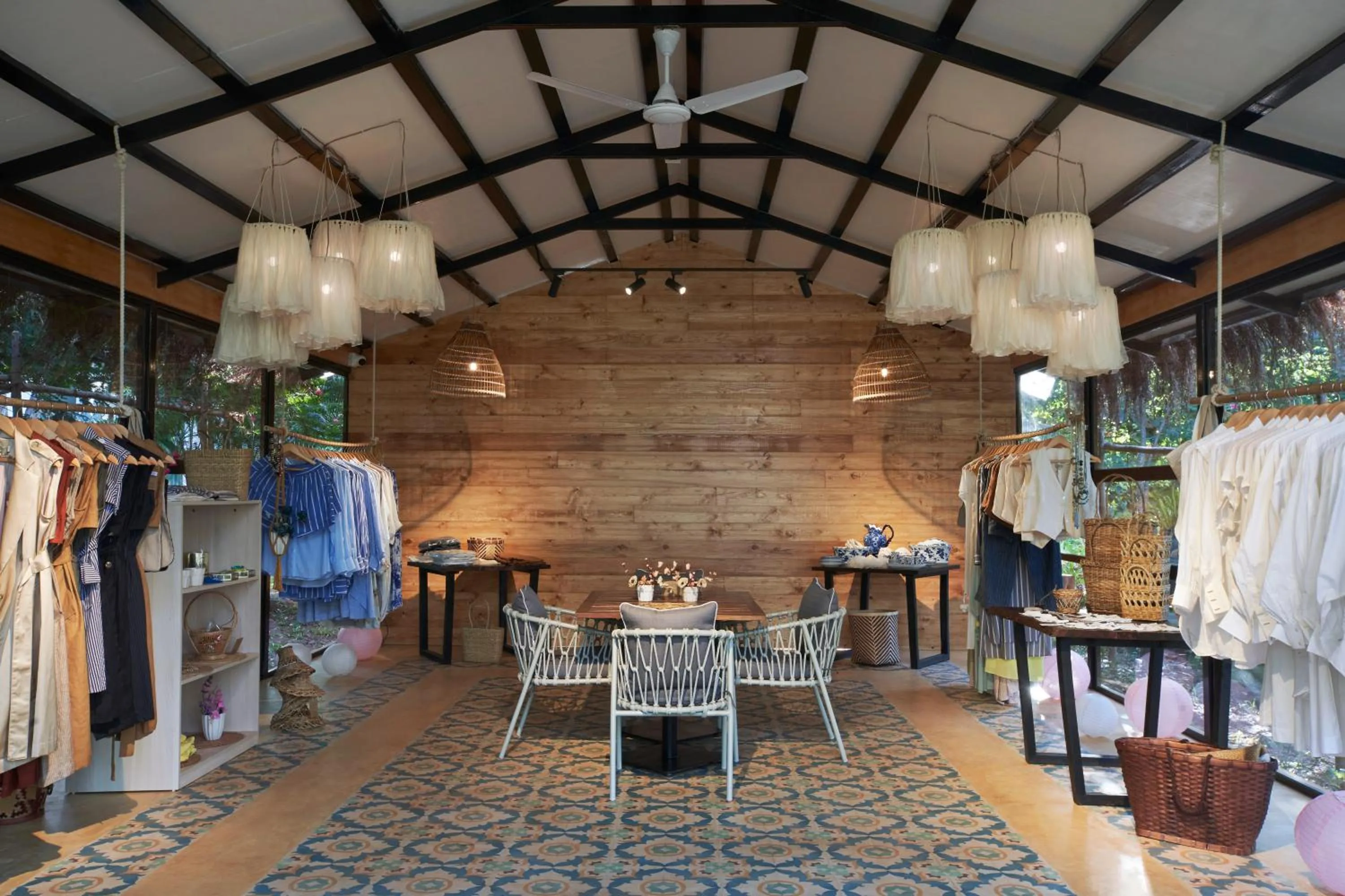 On-site shops in LaRiSa Resort & Spa, Ashwem