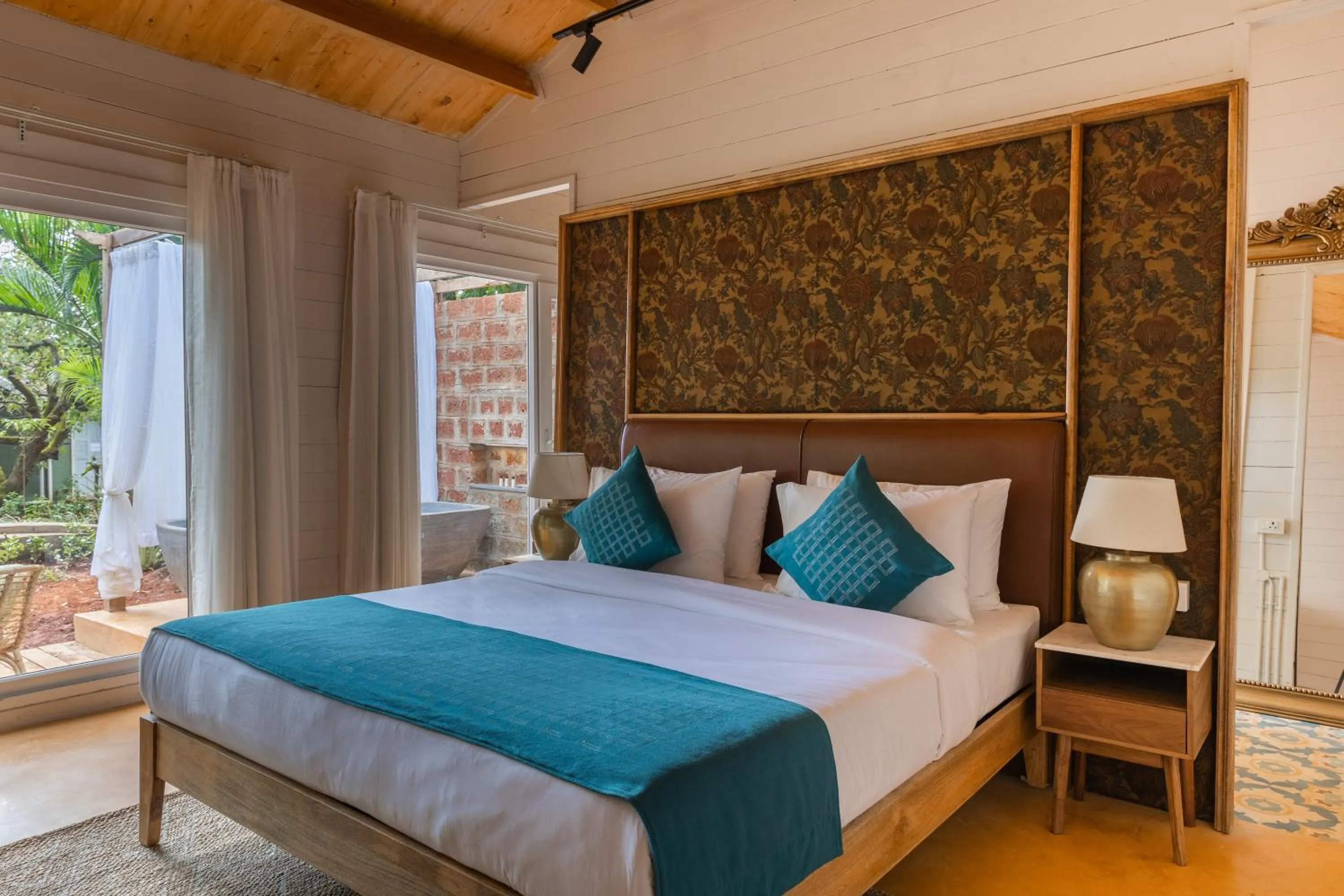 Bedroom, Bed in LaRiSa Resort & Spa, Ashwem