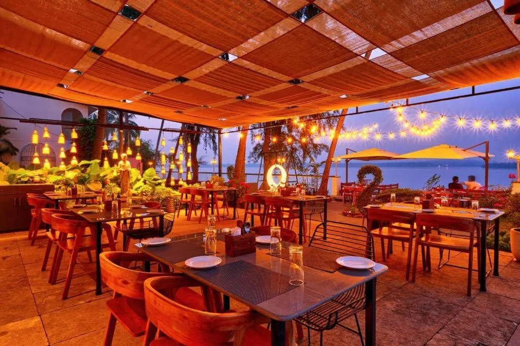 Blu Missel By The River