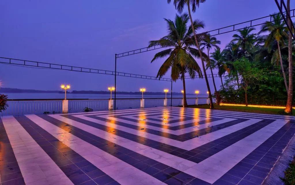 Blu Missel By The River