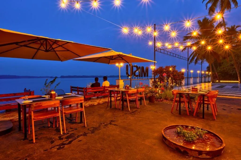 Blu Missel By The River