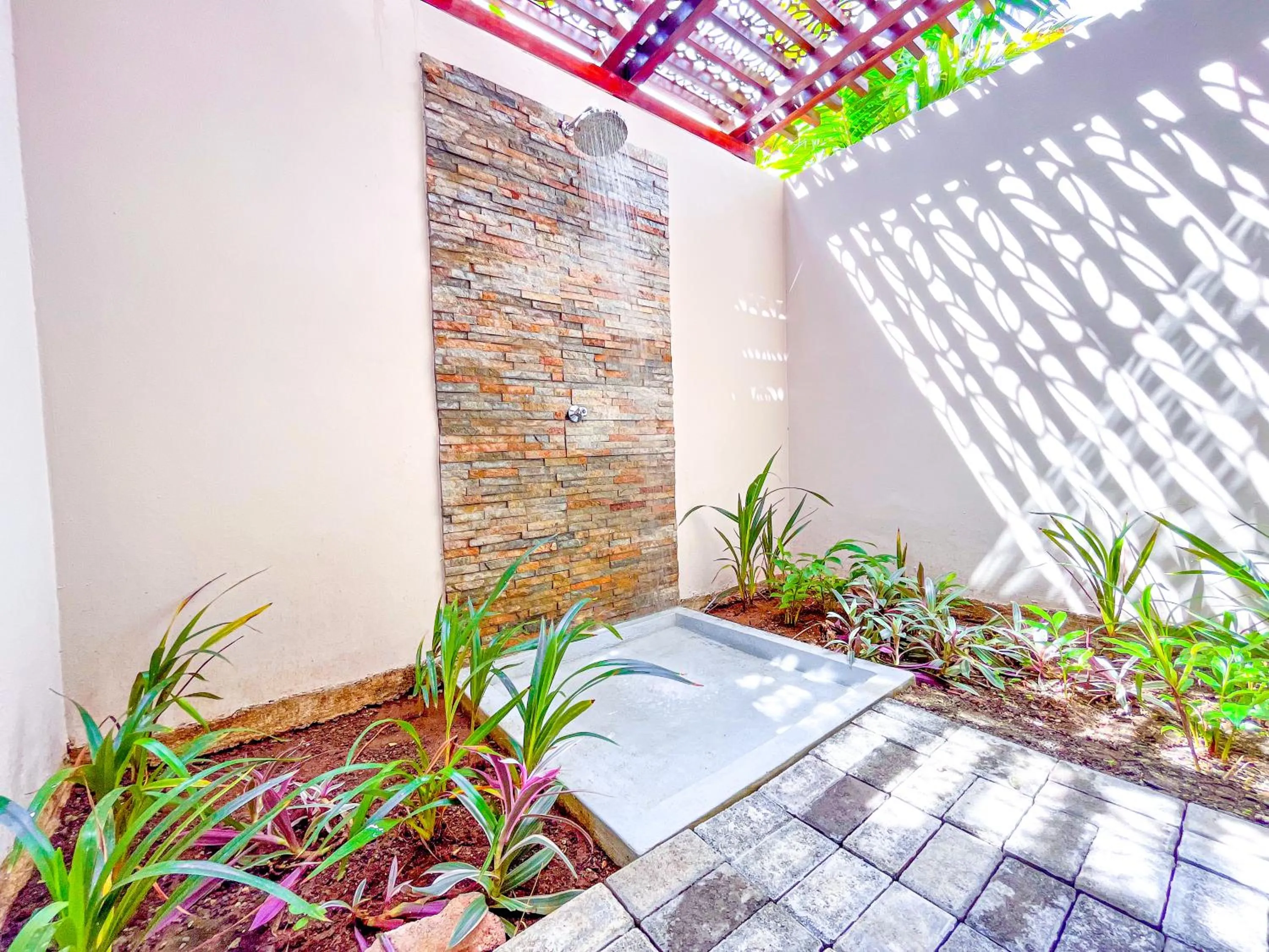 Shower, Bed in Wonders Beach Boutique Hotel